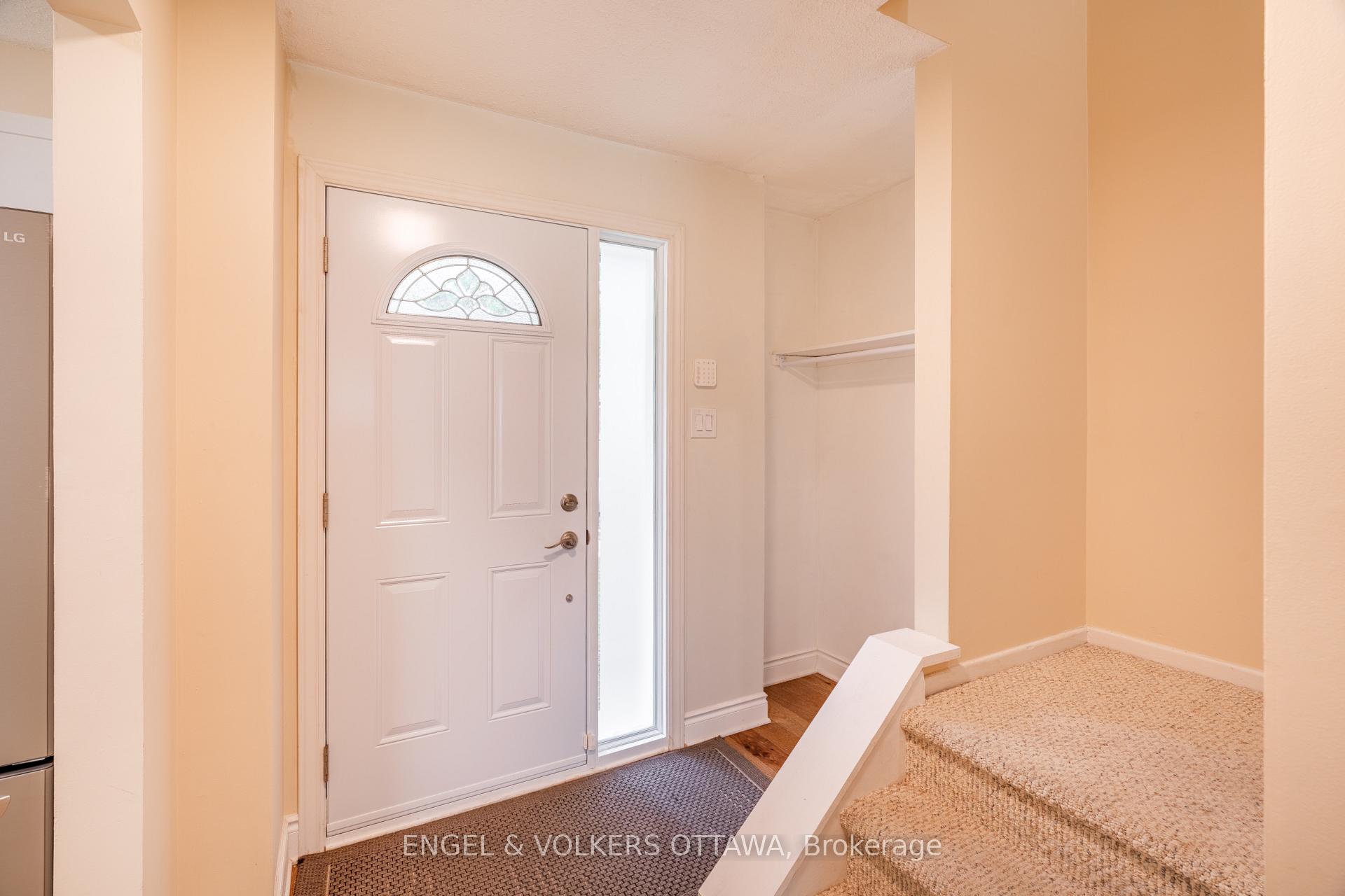 Photo 2 of Unit E, 451 Moodie Drive E, Ottawa, Arbeatha Park — HOMEH