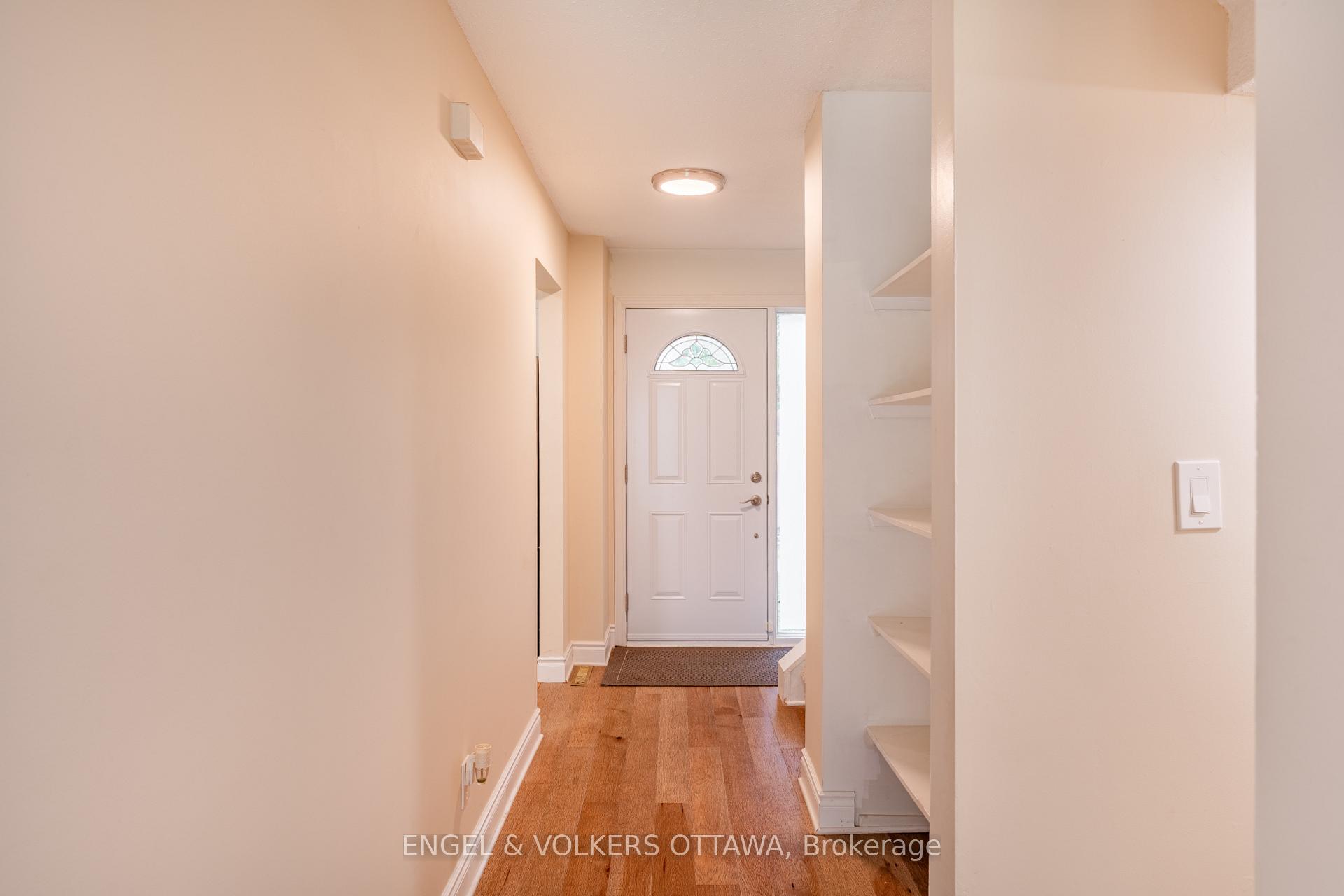 Photo 3 of Unit E, 451 Moodie Drive E, Ottawa, Arbeatha Park — HOMEH