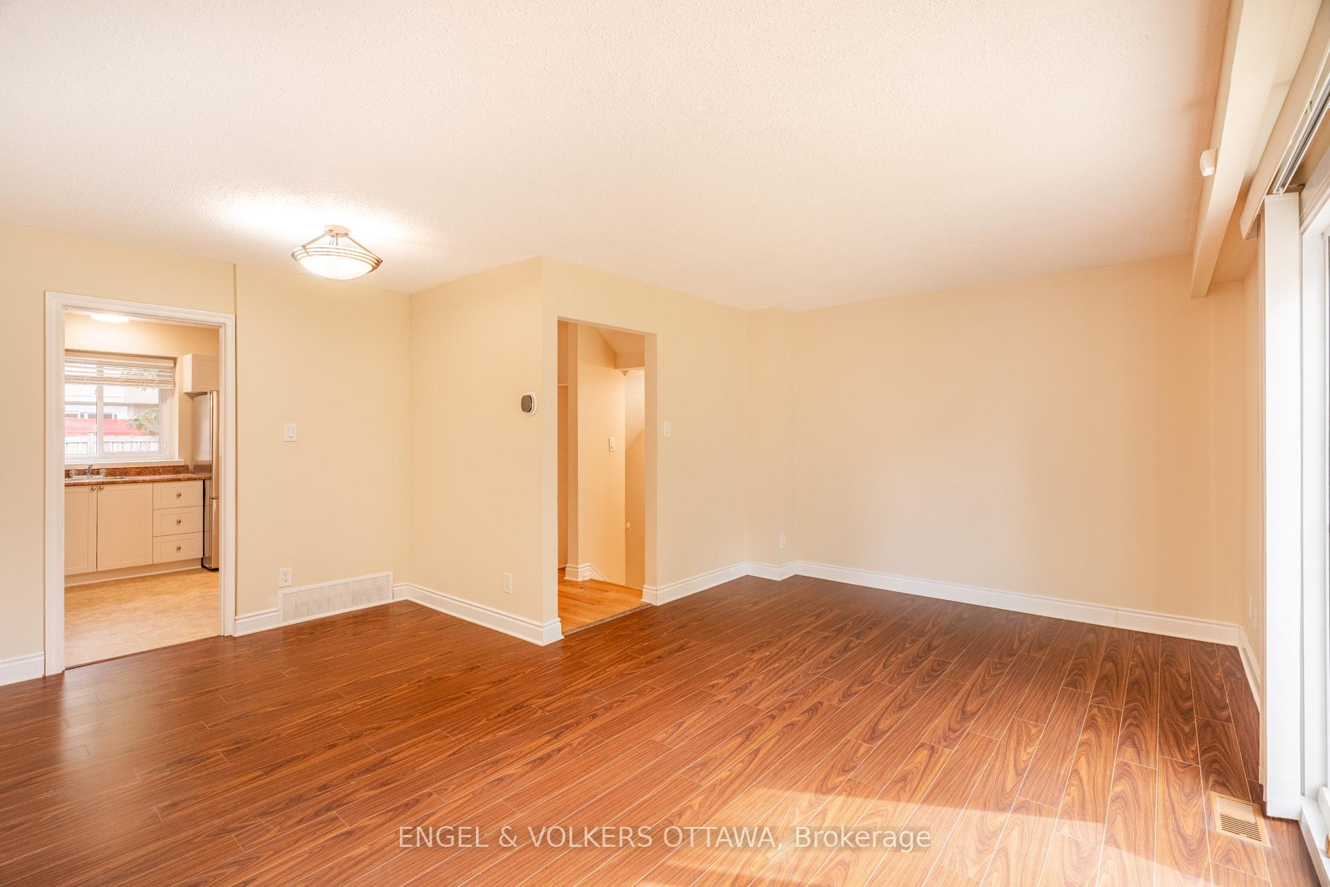 Photo 9 of Unit E, 451 Moodie Drive E, Ottawa, Arbeatha Park — HOMEH