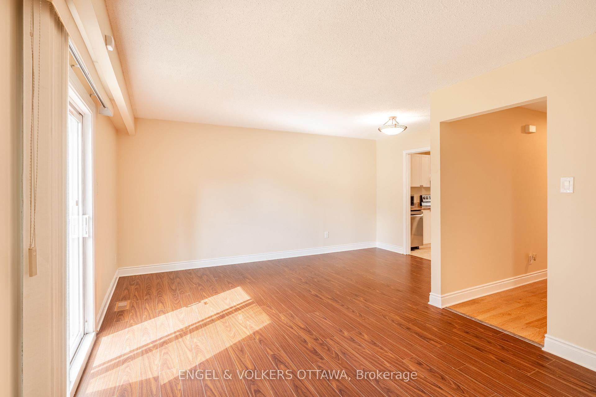 Photo 11 of Unit E, 451 Moodie Drive E, Ottawa, Arbeatha Park — HOMEH