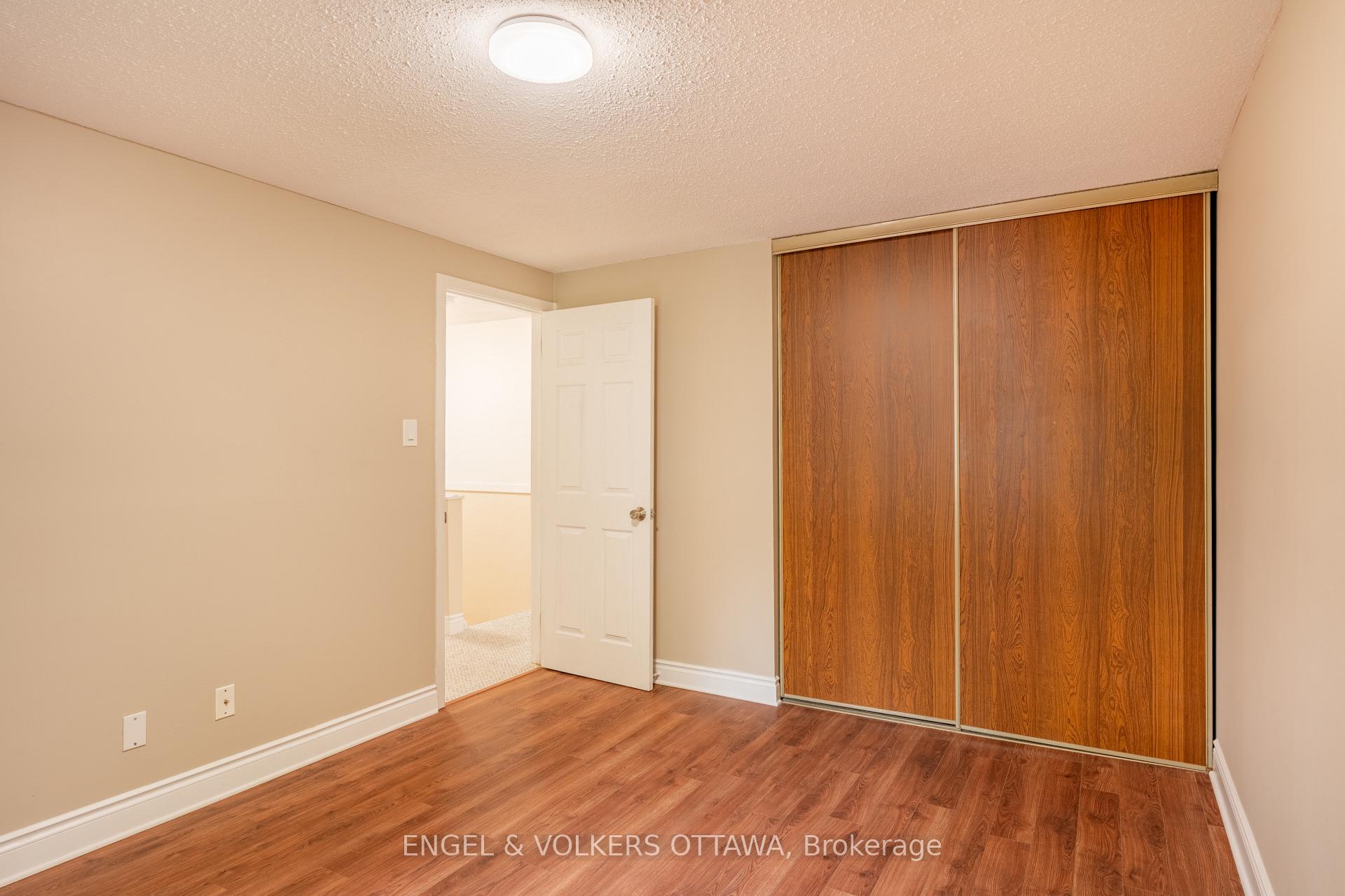 Photo 15 of Unit E, 451 Moodie Drive E, Ottawa, Arbeatha Park — HOMEH