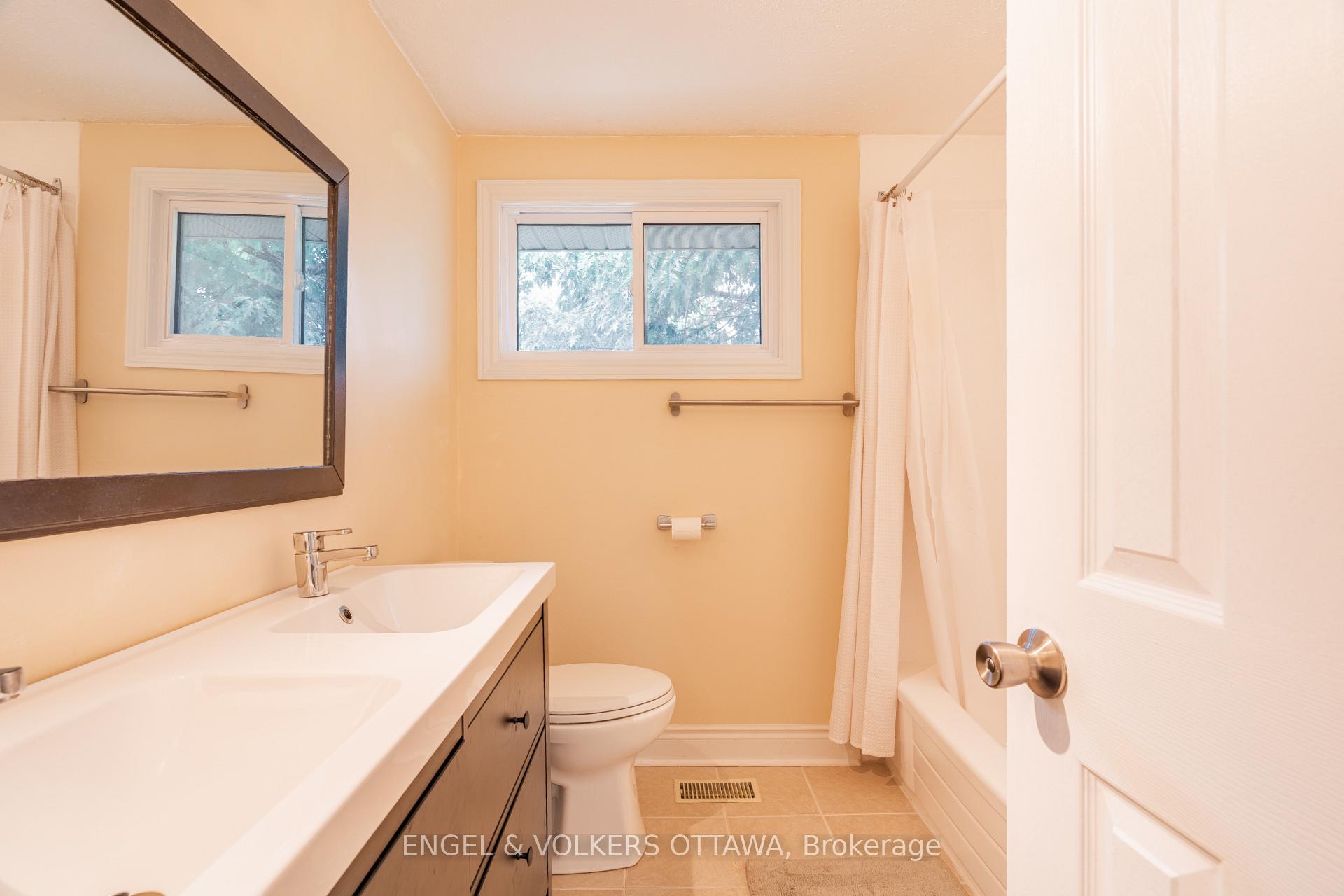 Photo 16 of Unit E, 451 Moodie Drive E, Ottawa, Arbeatha Park — HOMEH