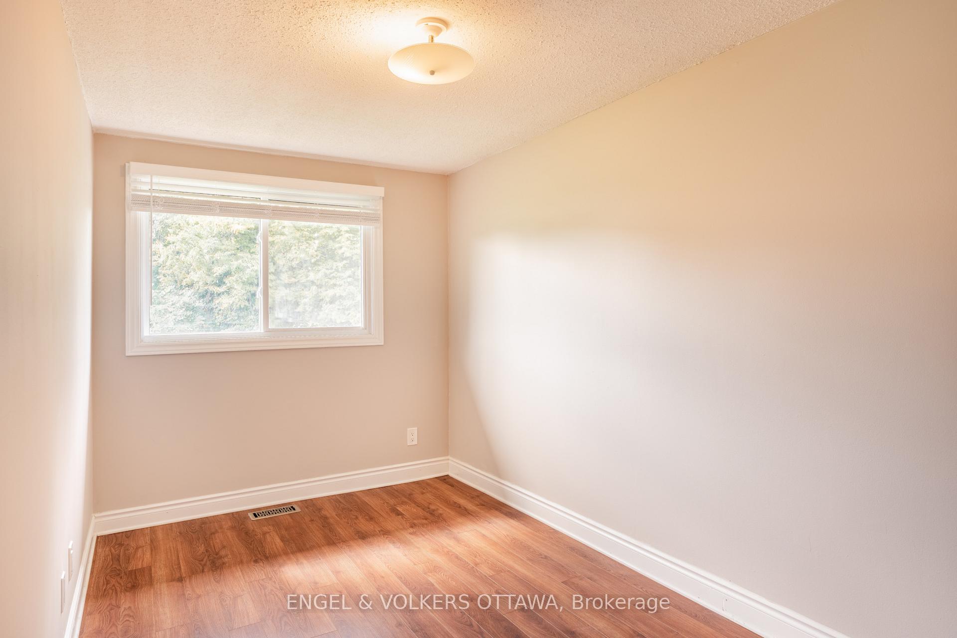 Photo 20 of Unit E, 451 Moodie Drive E, Ottawa, Arbeatha Park — HOMEH