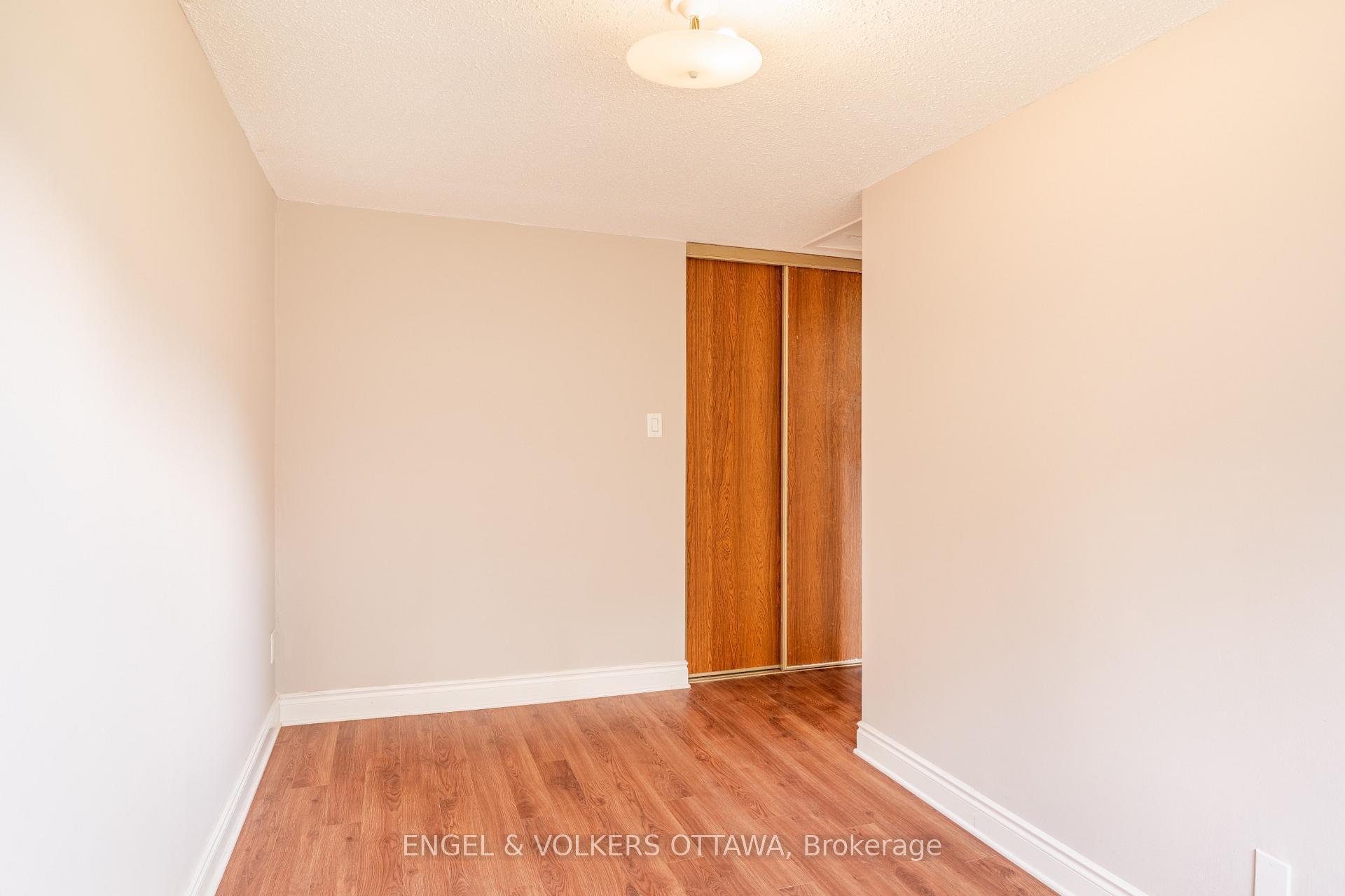 Photo 21 of Unit E, 451 Moodie Drive E, Ottawa, Arbeatha Park — HOMEH
