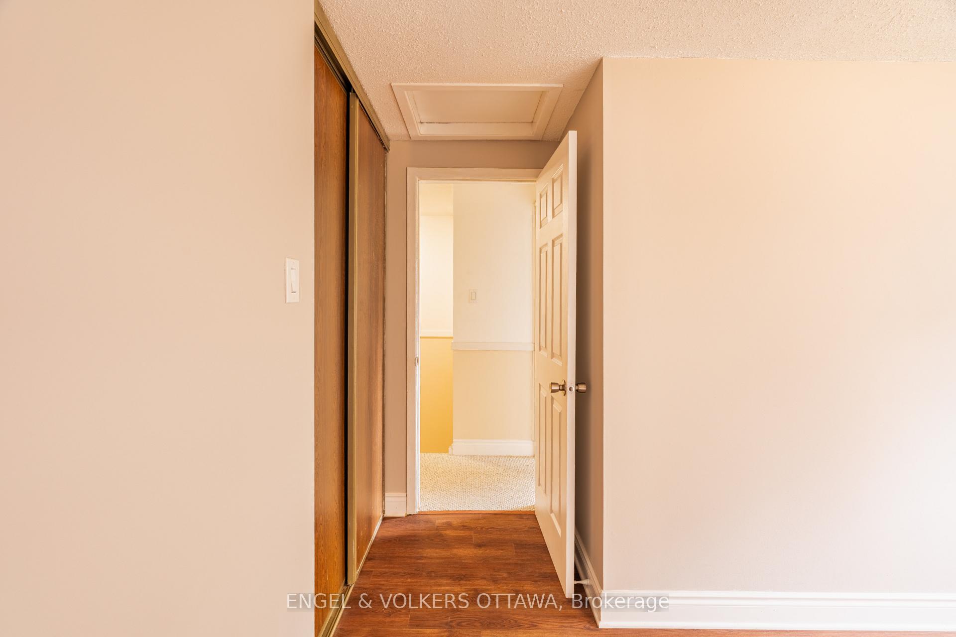 Photo 22 of Unit E, 451 Moodie Drive E, Ottawa, Arbeatha Park — HOMEH