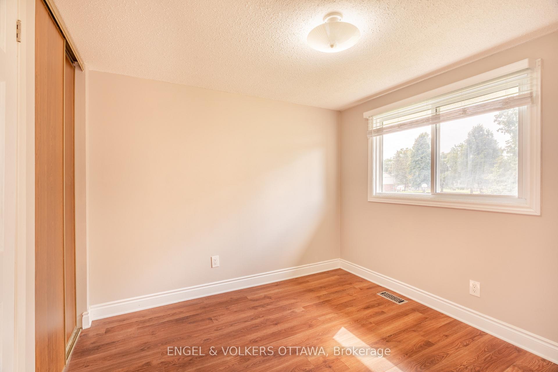Photo 23 of Unit E, 451 Moodie Drive E, Ottawa, Arbeatha Park — HOMEH