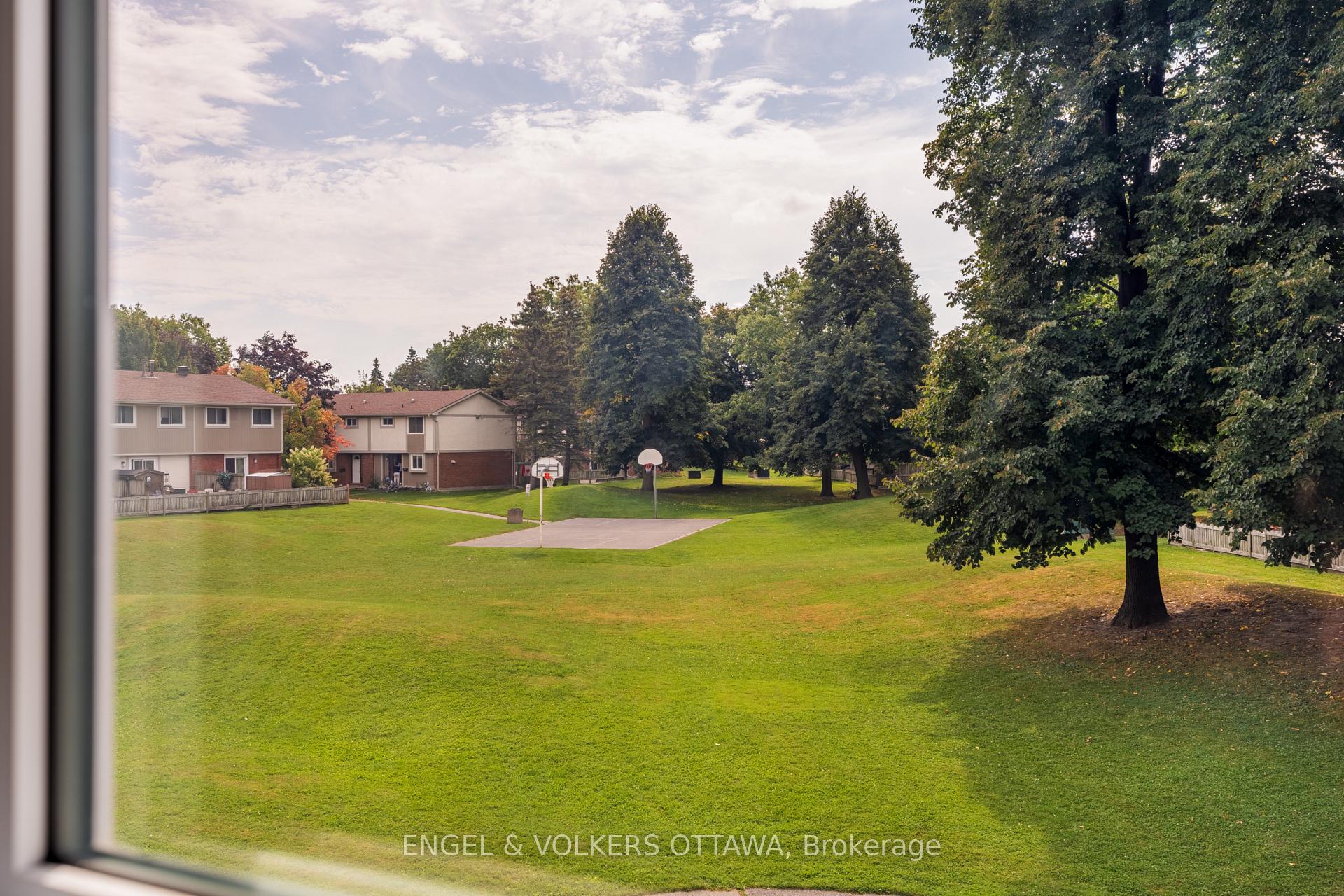 Photo 24 of Unit E, 451 Moodie Drive E, Ottawa, Arbeatha Park — HOMEH