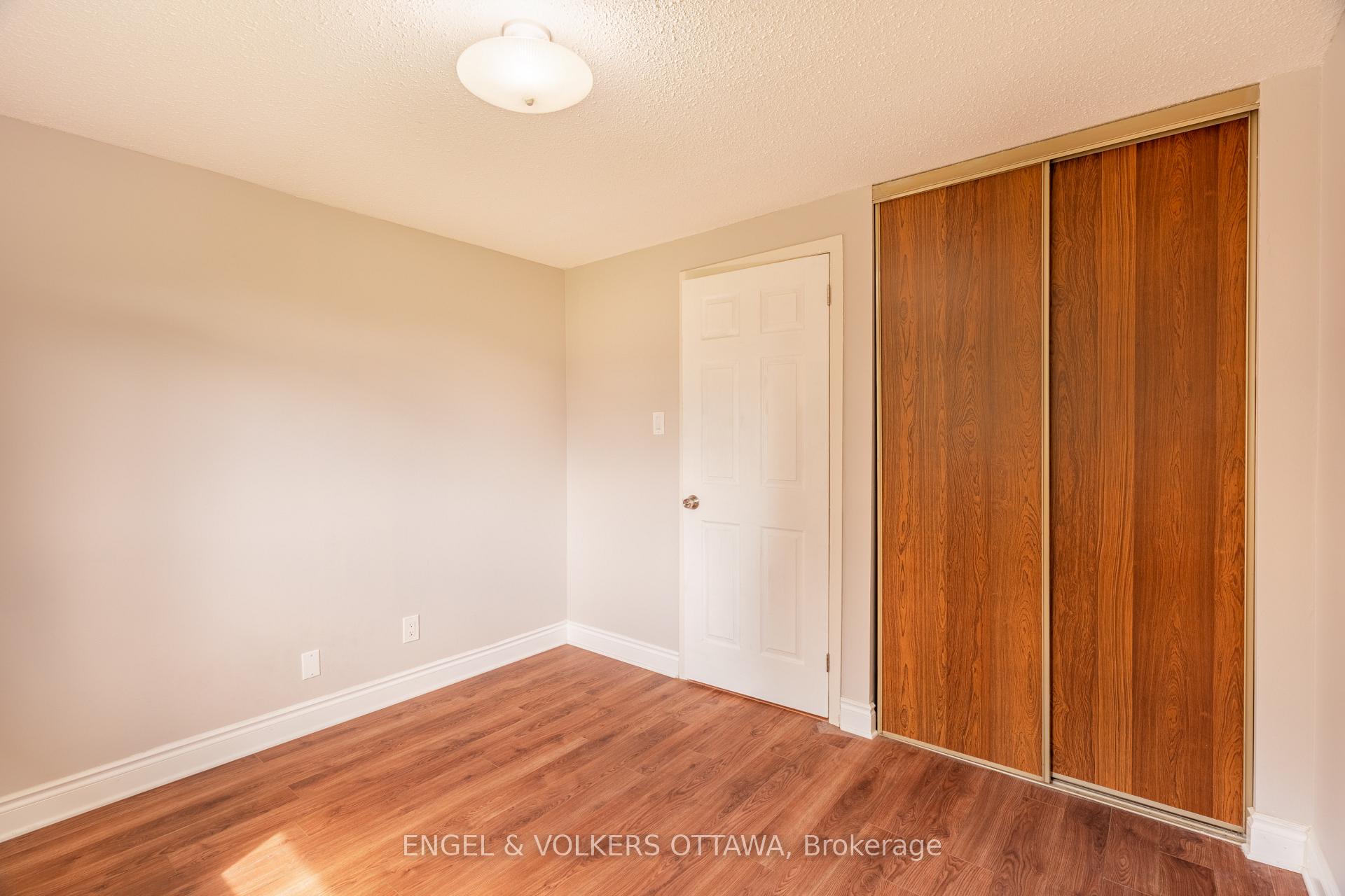 Photo 25 of Unit E, 451 Moodie Drive E, Ottawa, Arbeatha Park — HOMEH