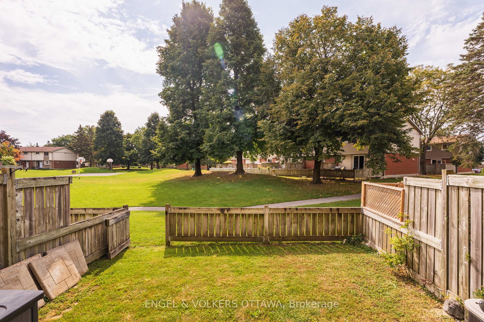 Photo 34 of Unit E, 451 Moodie Drive E, Ottawa, Arbeatha Park — HOMEH