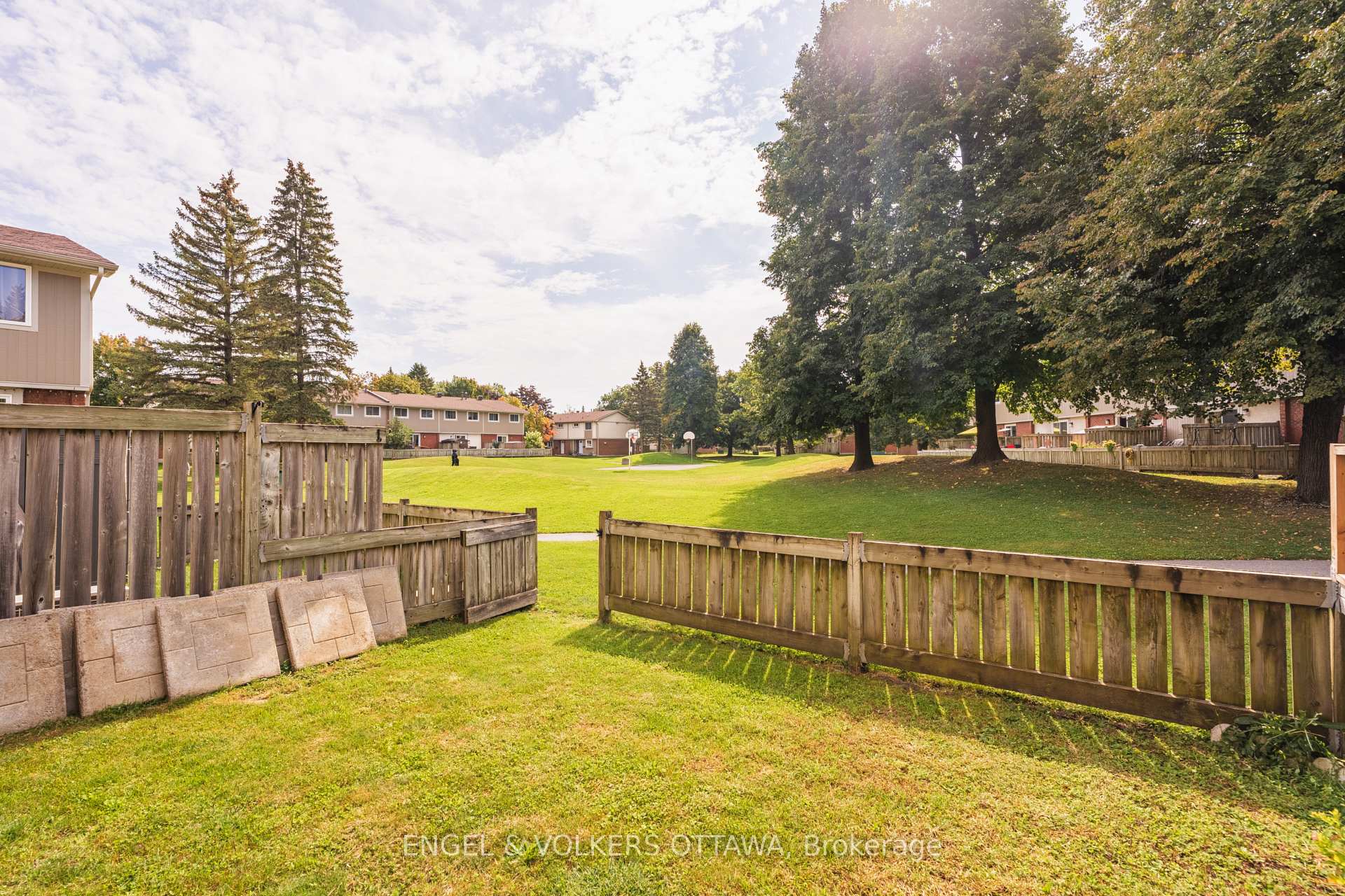 Photo 35 of Unit E, 451 Moodie Drive E, Ottawa, Arbeatha Park — HOMEH