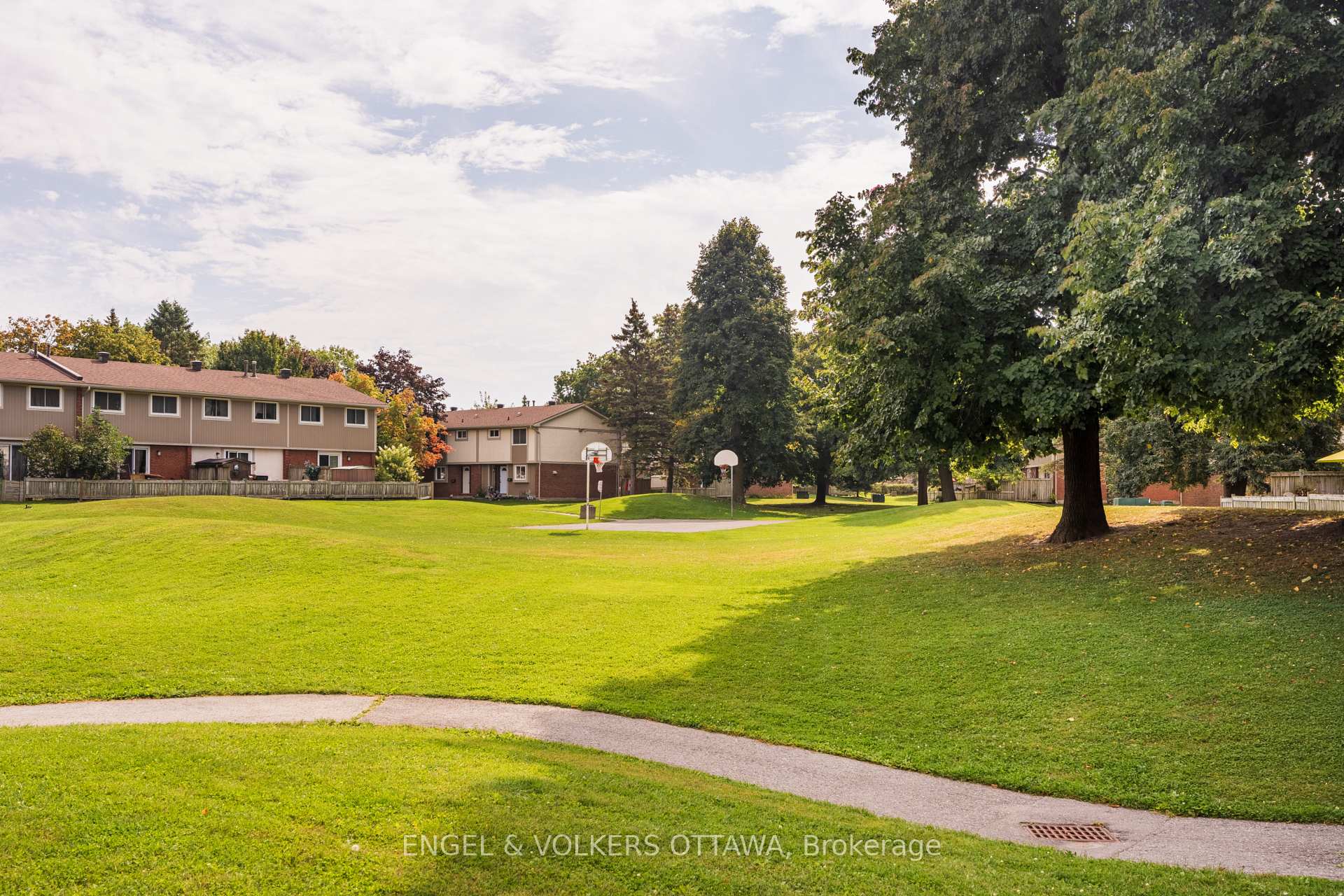 Photo 37 of Unit E, 451 Moodie Drive E, Ottawa, Arbeatha Park — HOMEH