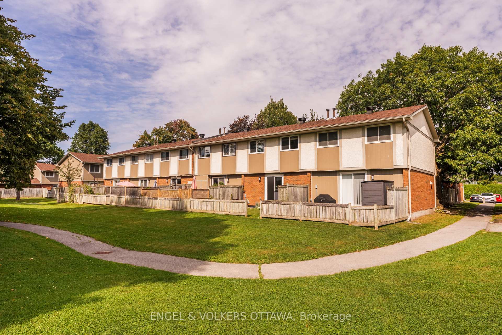 Photo 38 of Unit E, 451 Moodie Drive E, Ottawa, Arbeatha Park — HOMEH