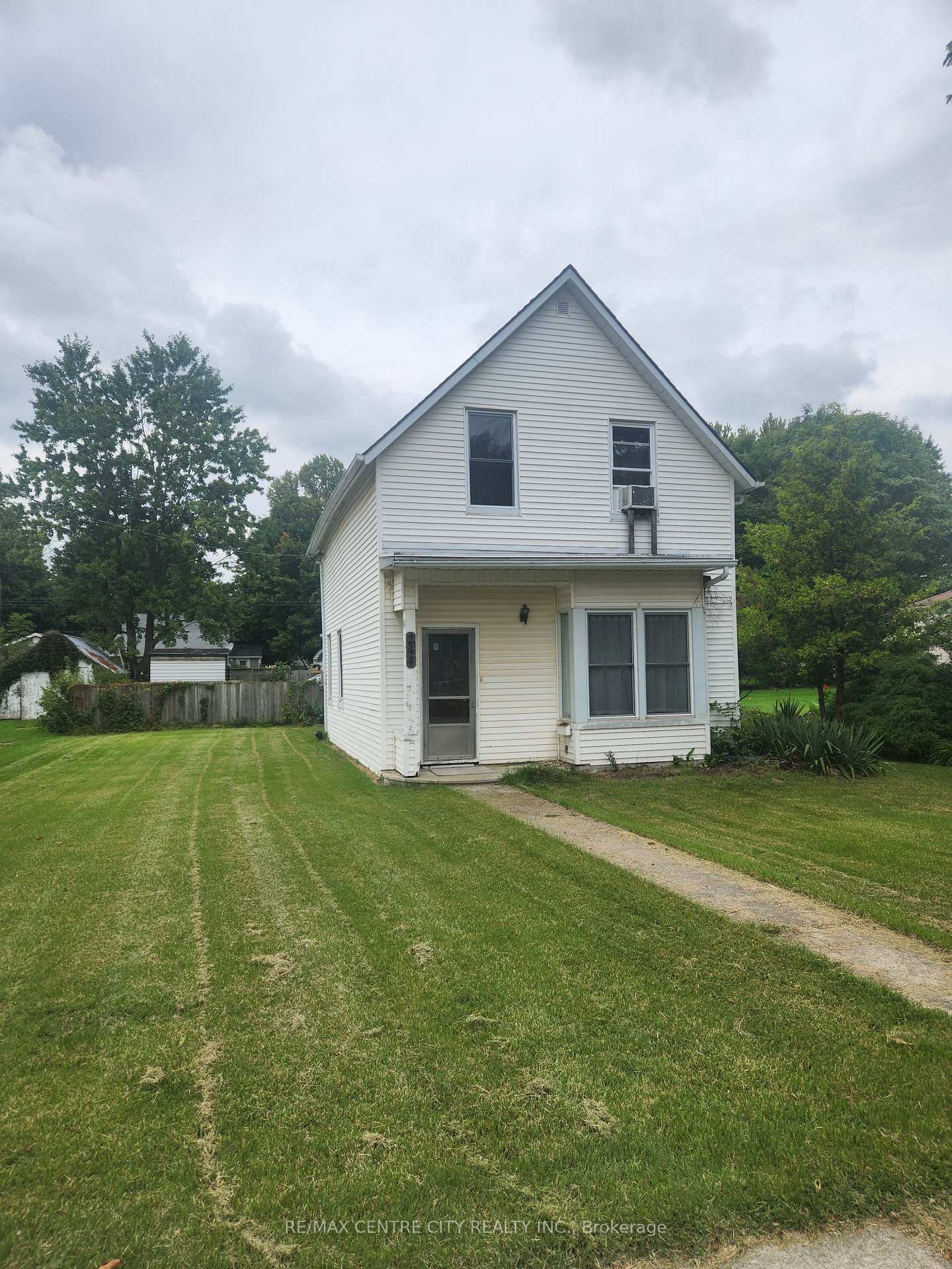 Photo of 244 Elm Street W
