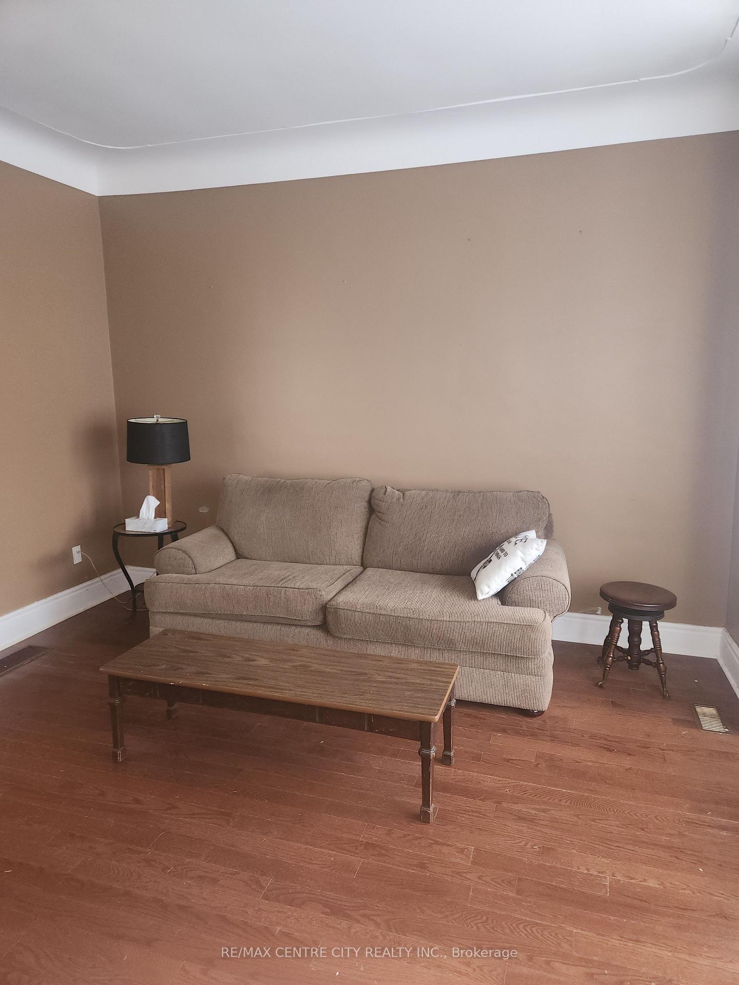 Photo 3 of 244 Elm Street W, Chatham-Kent, Bothwell — HOMEH