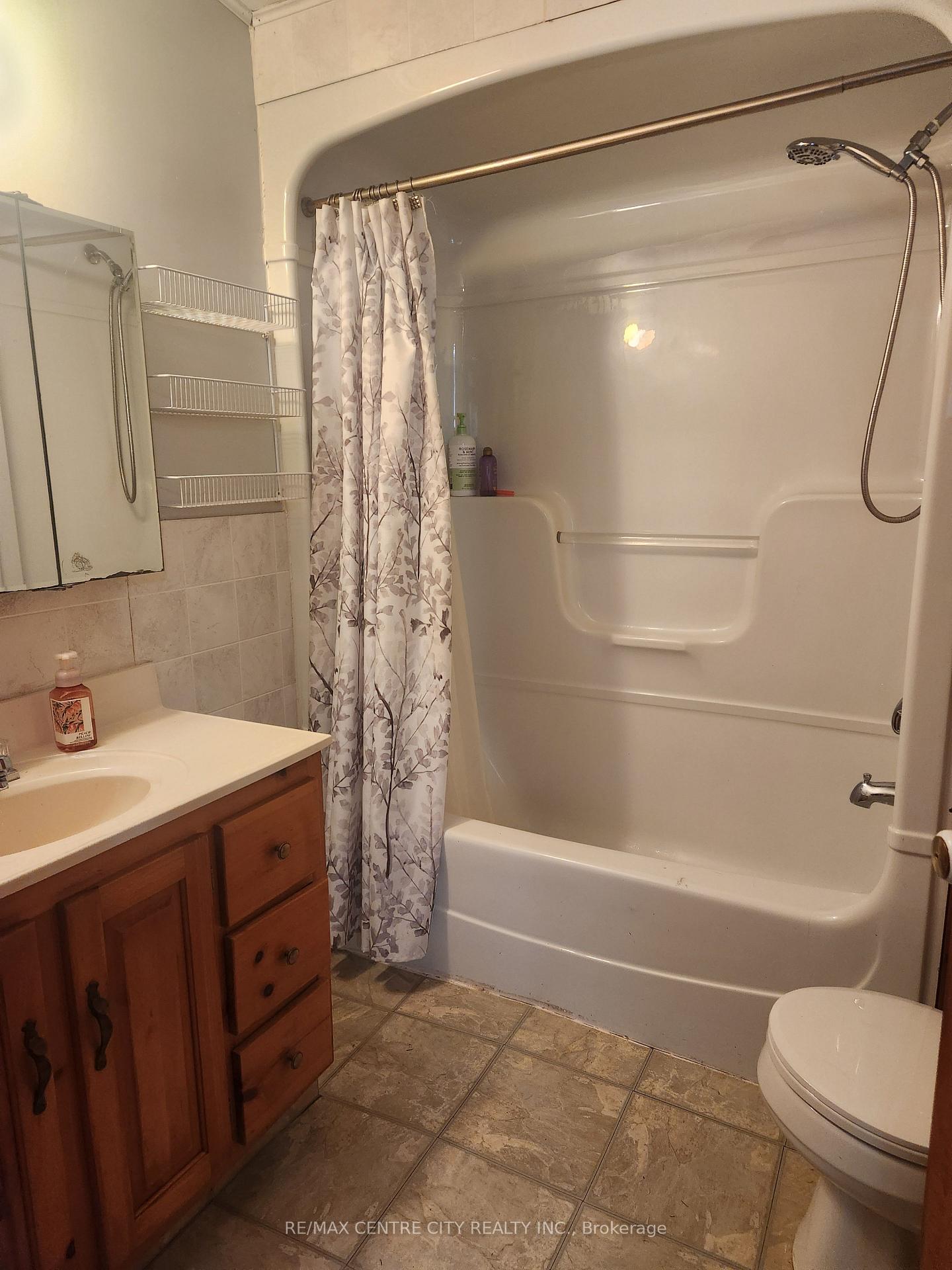 Photo 6 of 244 Elm Street W, Chatham-Kent, Bothwell — HOMEH