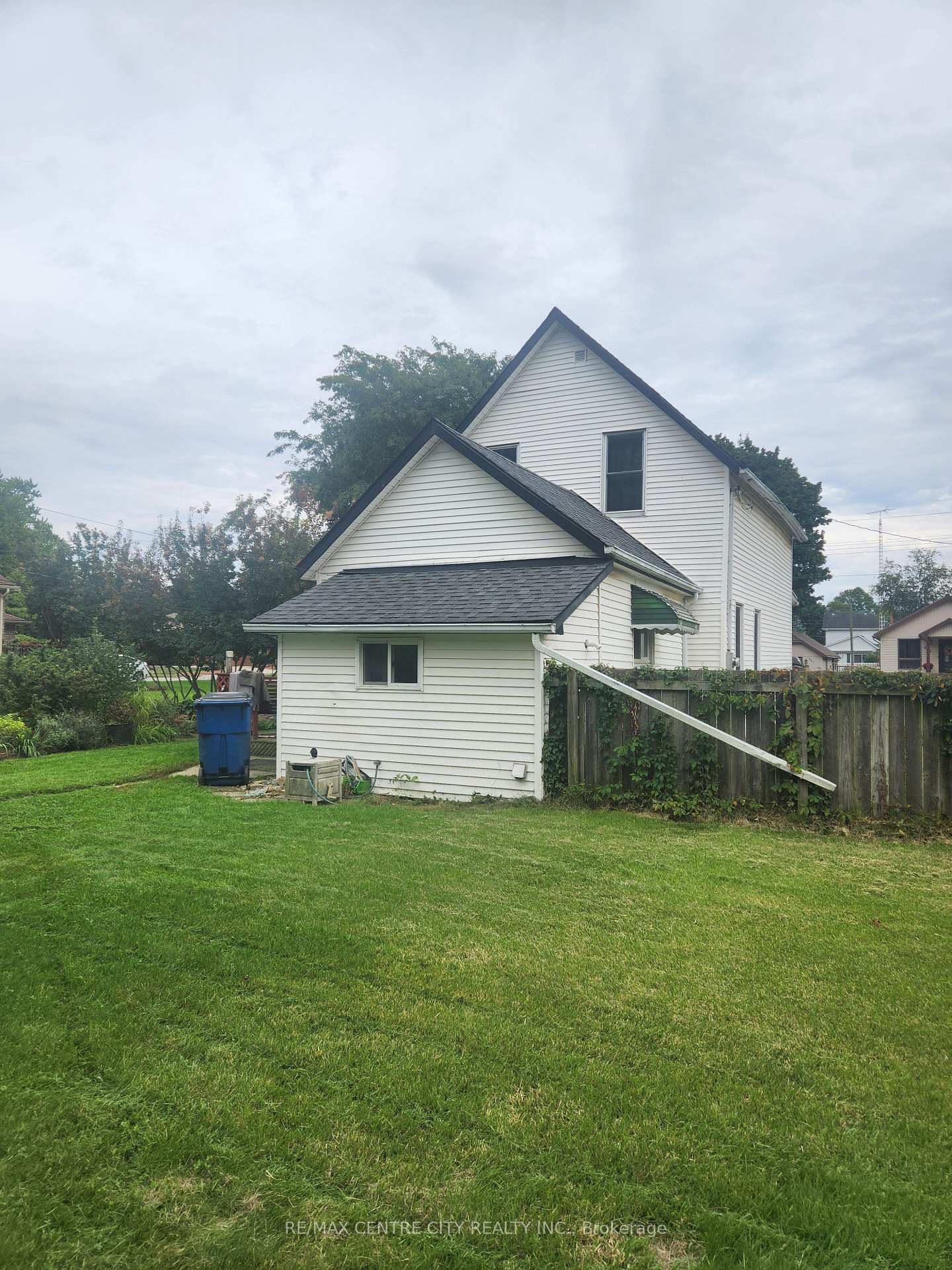 Photo 13 of 244 Elm Street W, Chatham-Kent, Bothwell — HOMEH