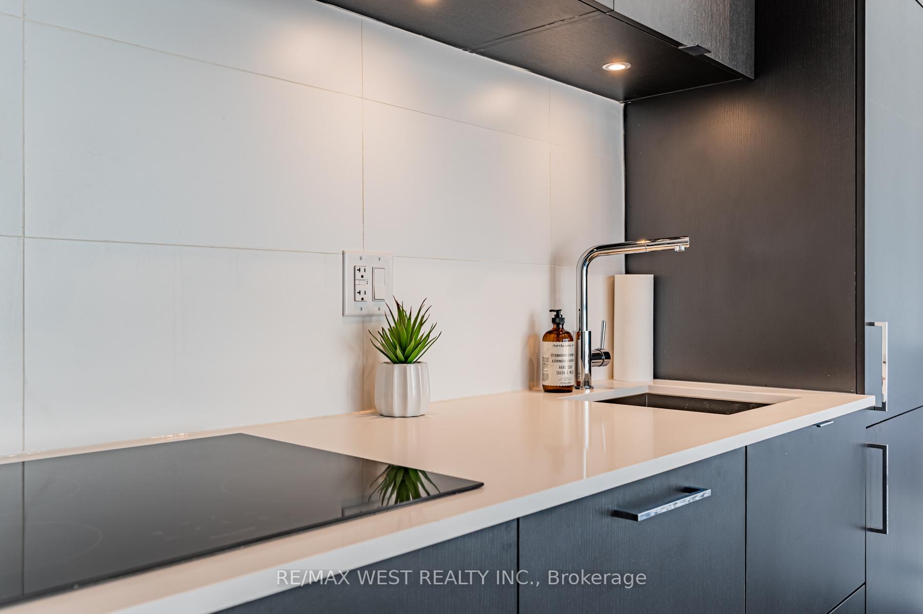 Photo 3 of Unit 901, 20 Edward Street, Toronto, Bay Street Corridor — HOMEH