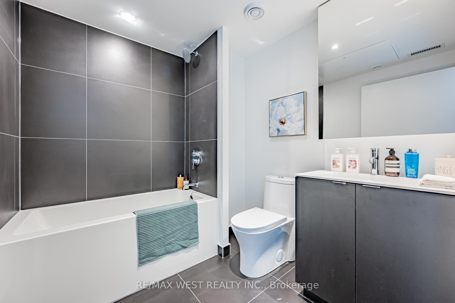 Photo 5 of Unit 901, 20 Edward Street, Toronto, Bay Street Corridor — HOMEH