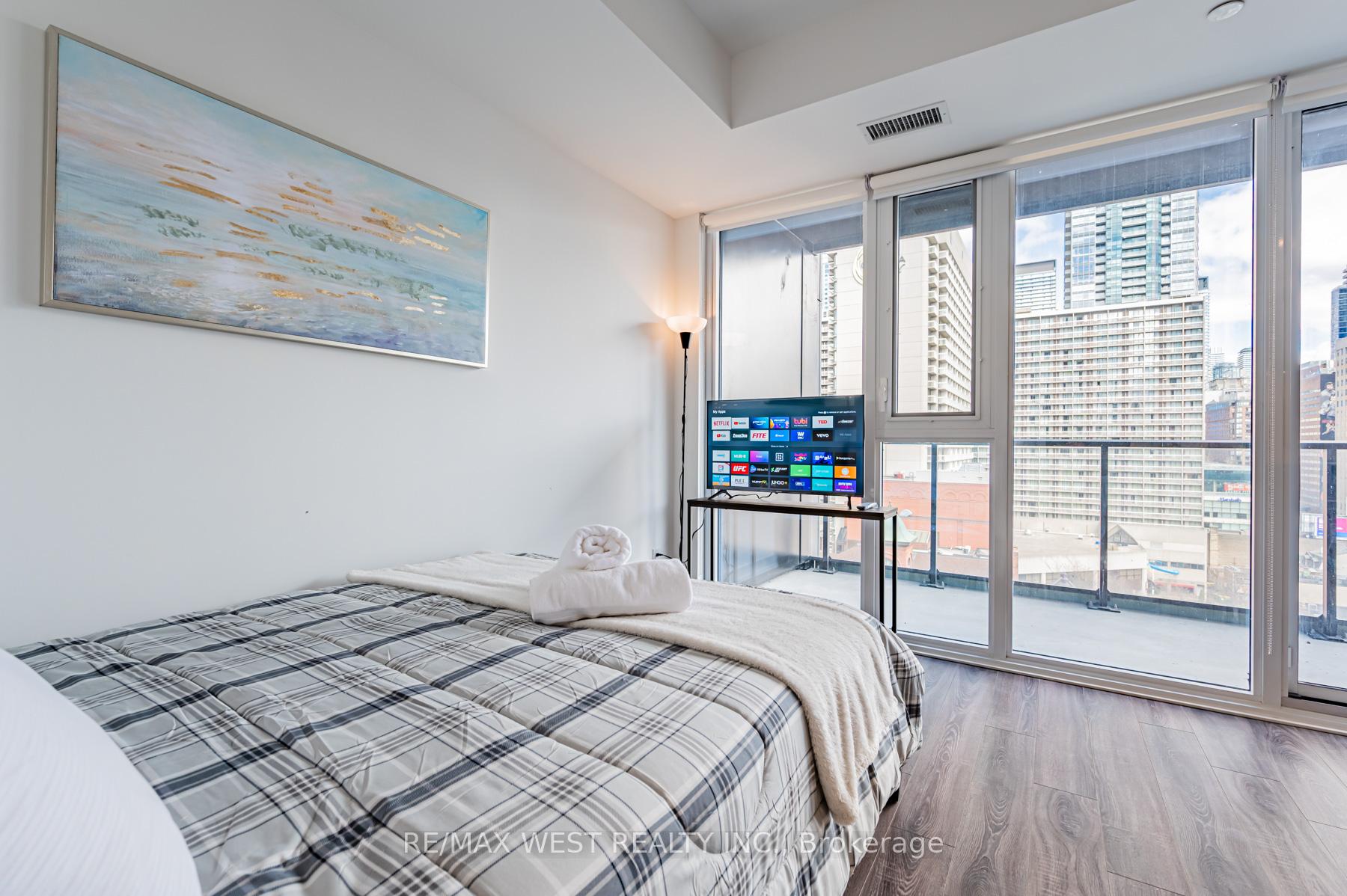 Photo 6 of Unit 901, 20 Edward Street, Toronto, Bay Street Corridor — HOMEH