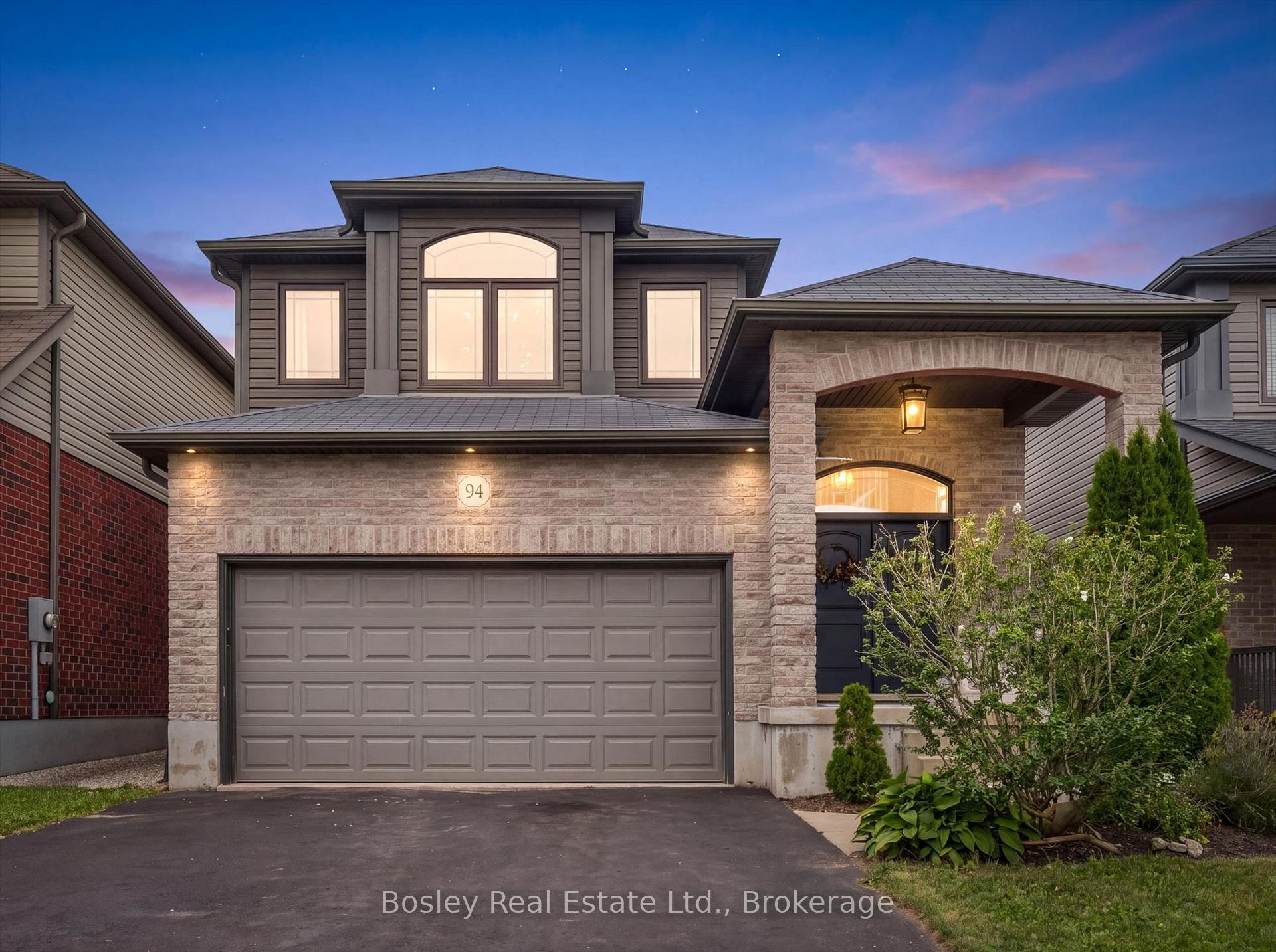 Photo 2 of 94 Maplecrest Drive, Woolwich, Breslau — HOMEH