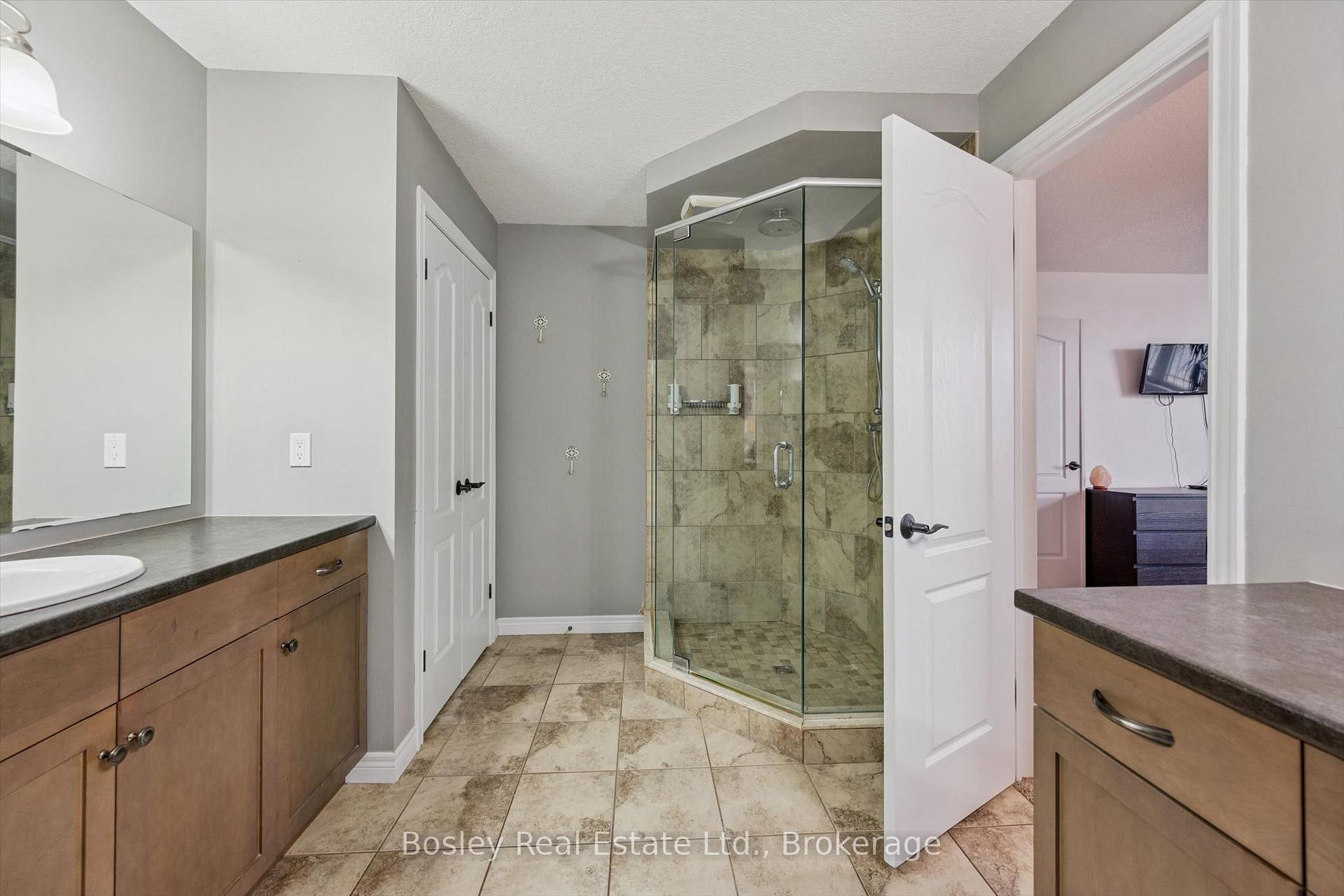 Photo 23 of 94 Maplecrest Drive, Woolwich, Breslau — HOMEH