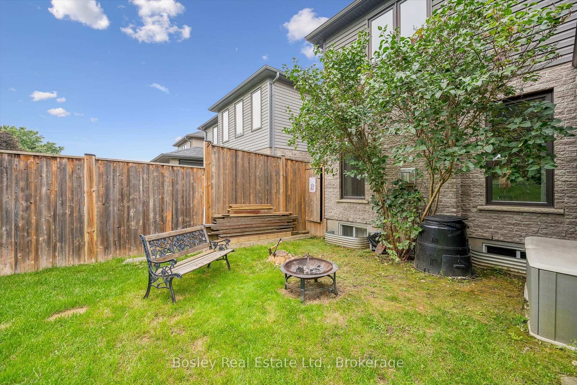 Photo 32 of 94 Maplecrest Drive, Woolwich, Breslau — HOMEH