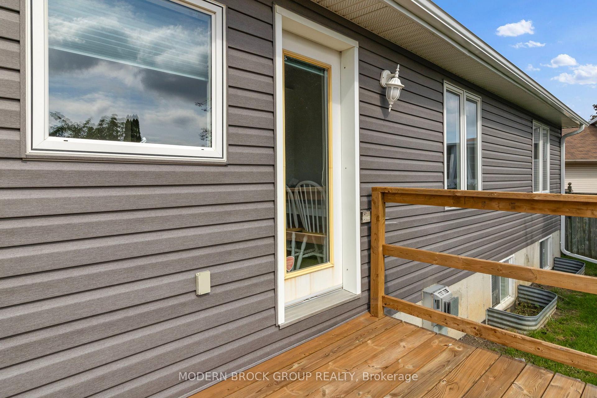 Photo 3 of 230 Beley Street, Brockville, Brockville — HOMEH