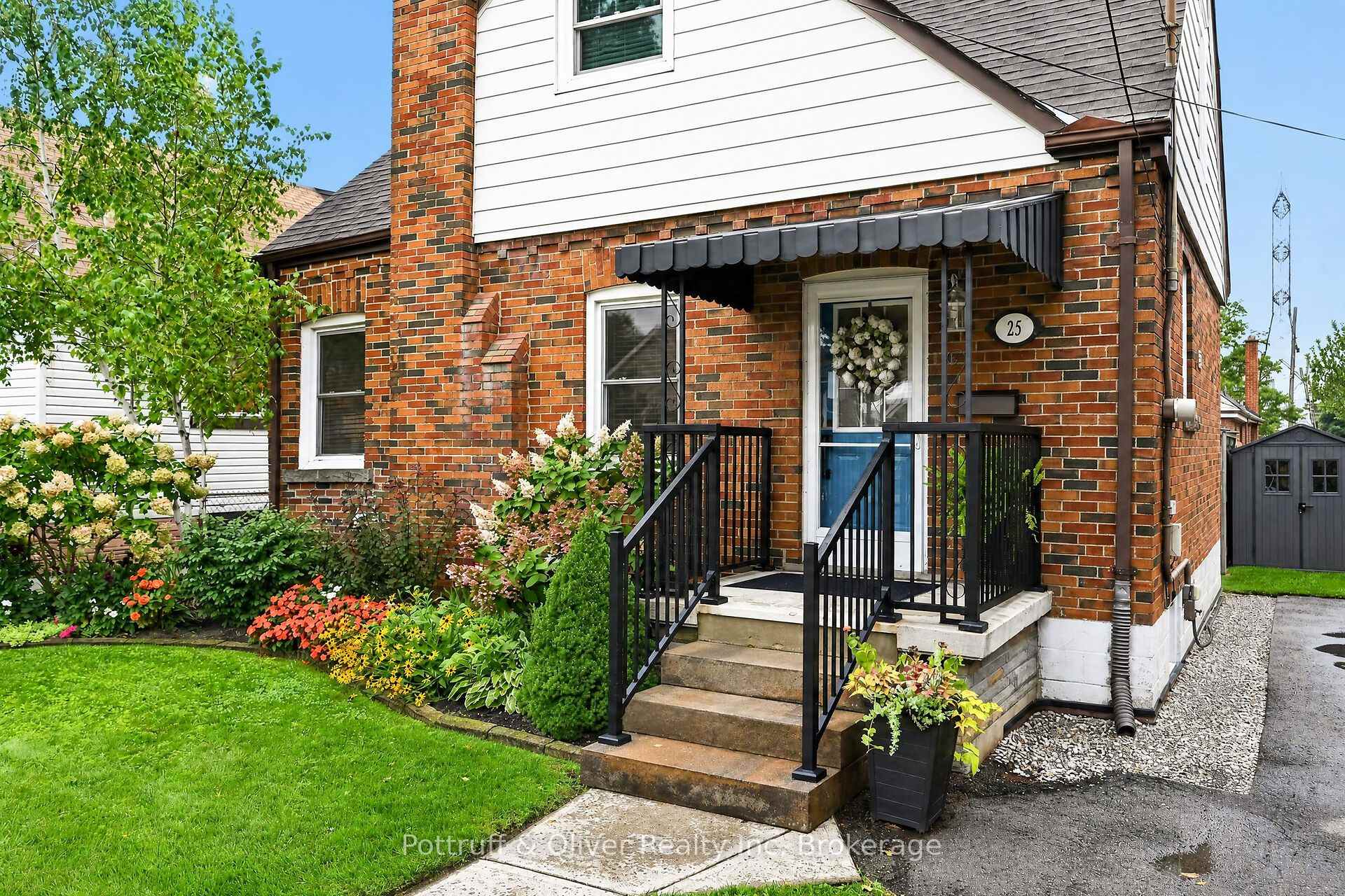 Photo 3 of 25 Woodbridge Road, Hamilton, Bartonville — HOMEH