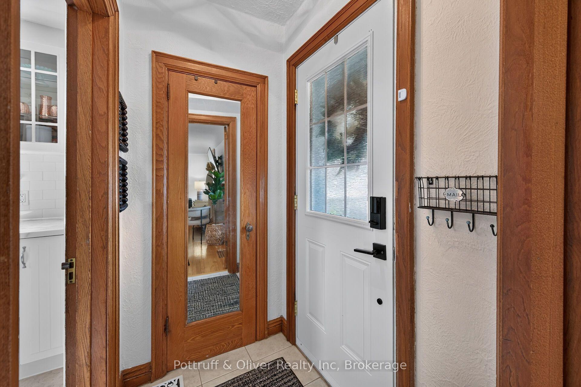 Photo 7 of 25 Woodbridge Road, Hamilton, Bartonville — HOMEH