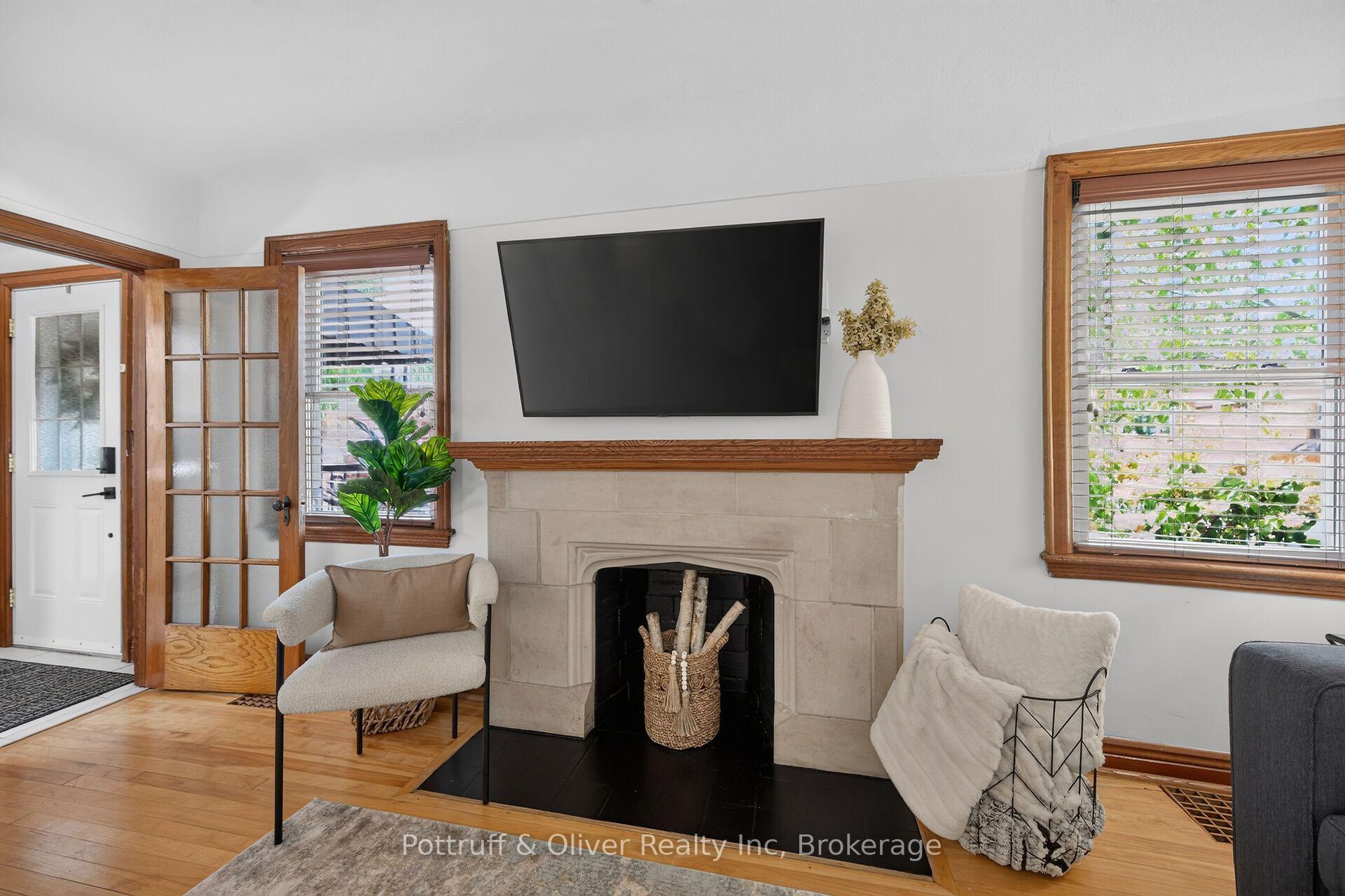 Photo 10 of 25 Woodbridge Road, Hamilton, Bartonville — HOMEH