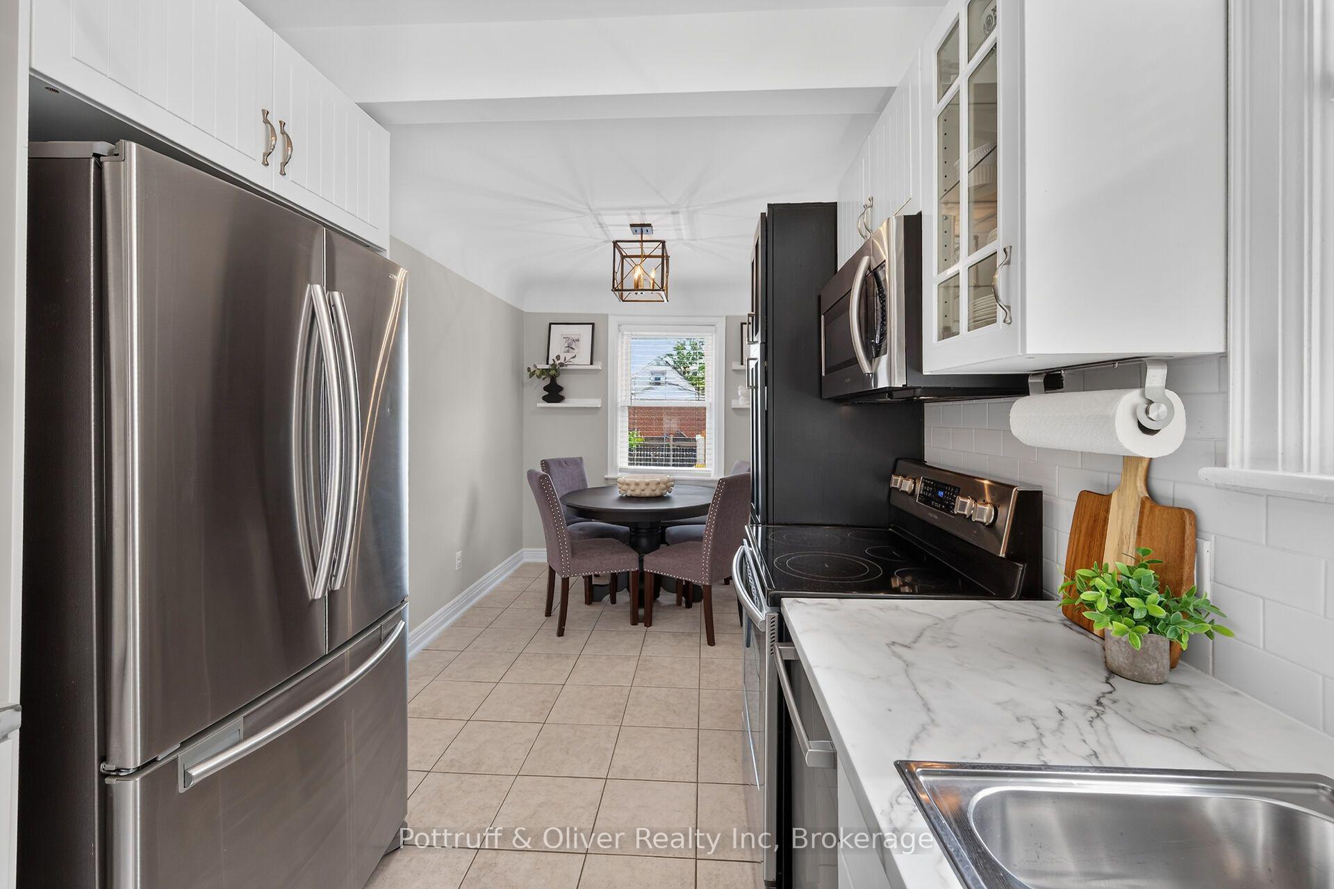 Photo 13 of 25 Woodbridge Road, Hamilton, Bartonville — HOMEH