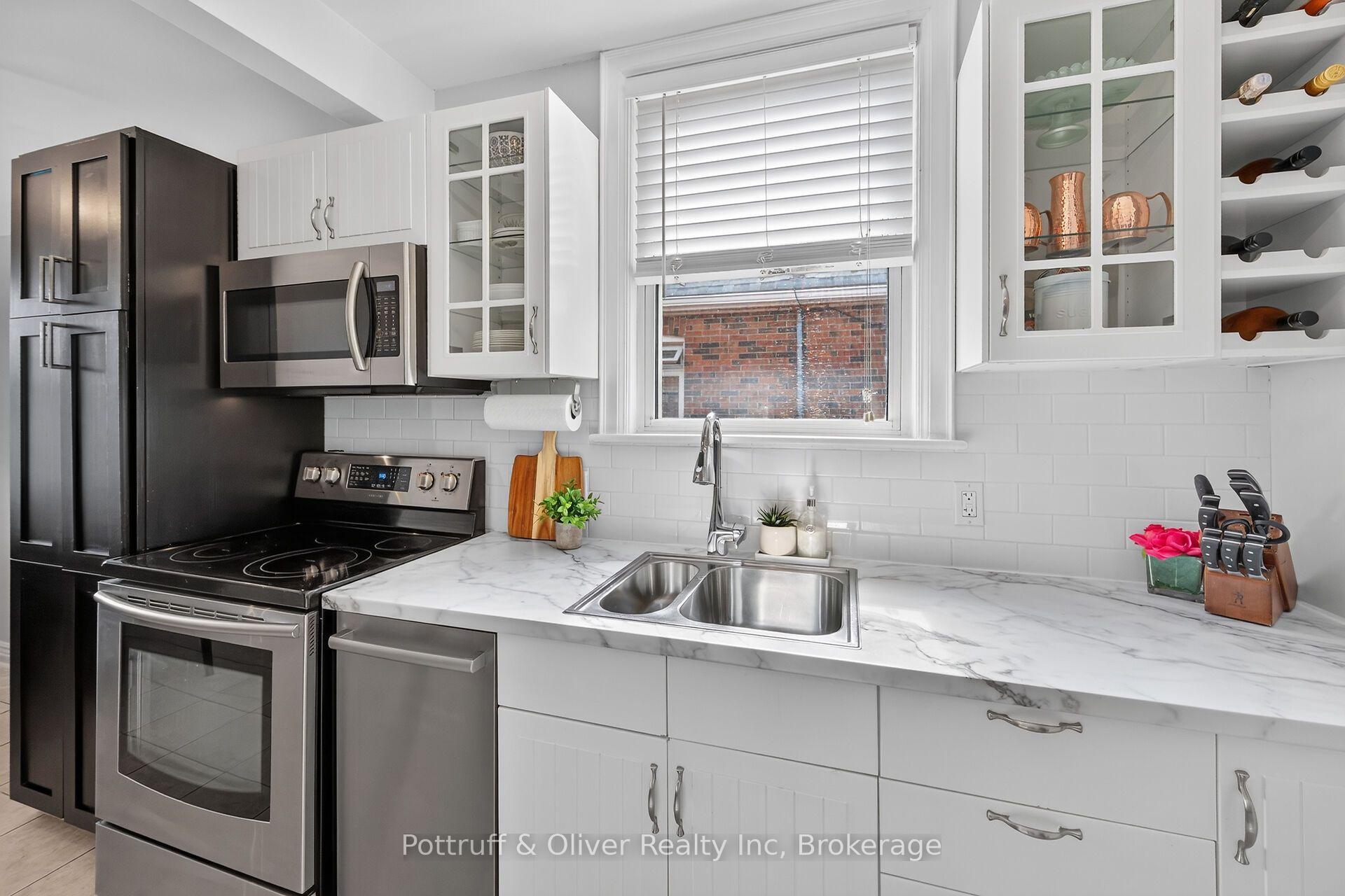 Photo 14 of 25 Woodbridge Road, Hamilton, Bartonville — HOMEH