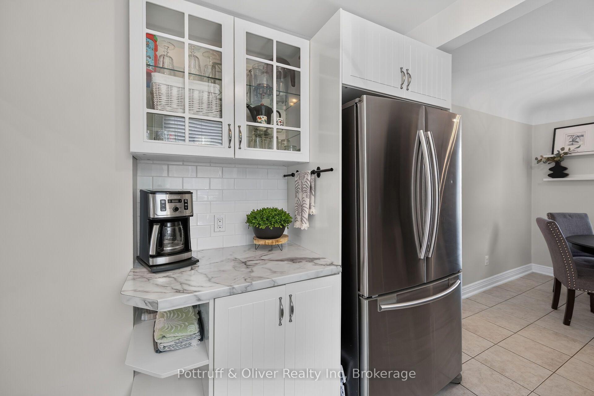 Photo 15 of 25 Woodbridge Road, Hamilton, Bartonville — HOMEH