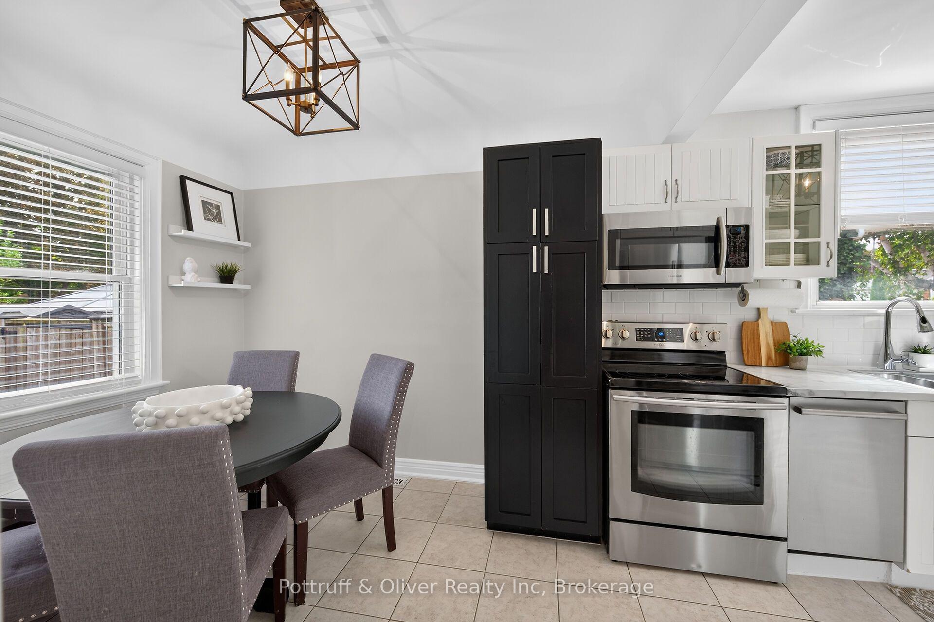 Photo 16 of 25 Woodbridge Road, Hamilton, Bartonville — HOMEH