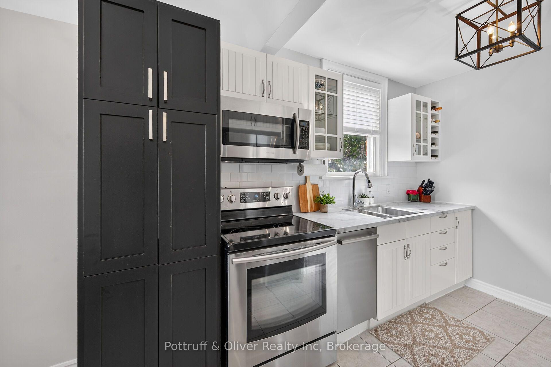 Photo 17 of 25 Woodbridge Road, Hamilton, Bartonville — HOMEH