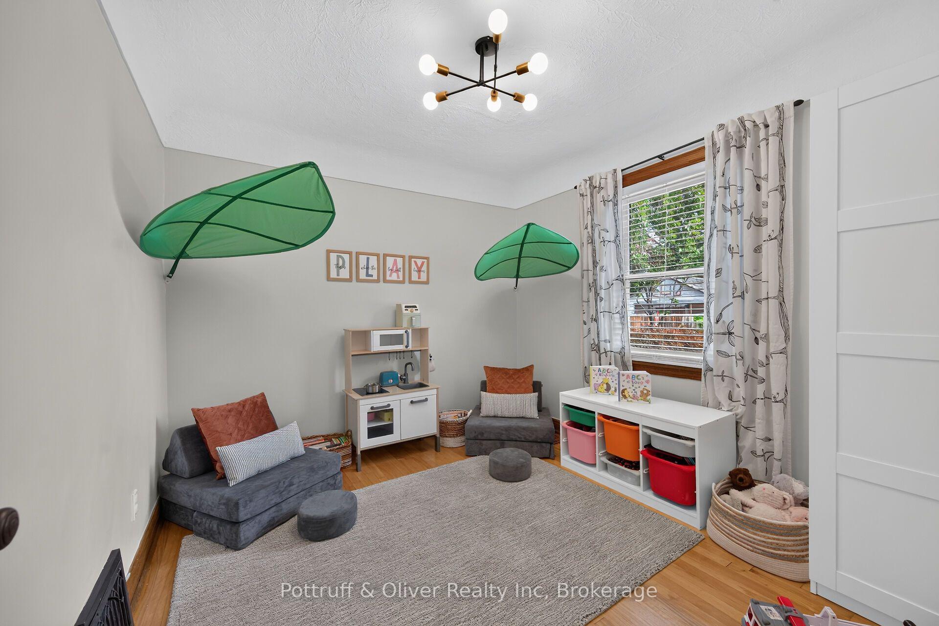 Photo 18 of 25 Woodbridge Road, Hamilton, Bartonville — HOMEH