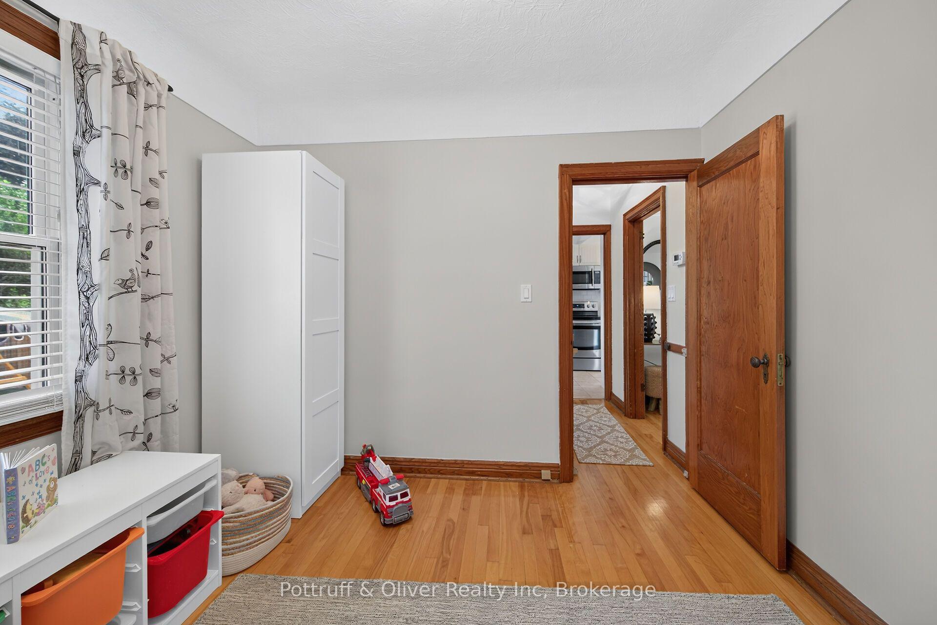 Photo 19 of 25 Woodbridge Road, Hamilton, Bartonville — HOMEH