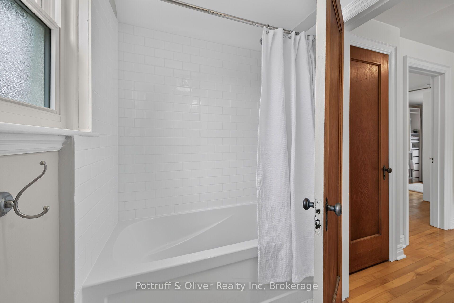 Photo 30 of 25 Woodbridge Road, Hamilton, Bartonville — HOMEH