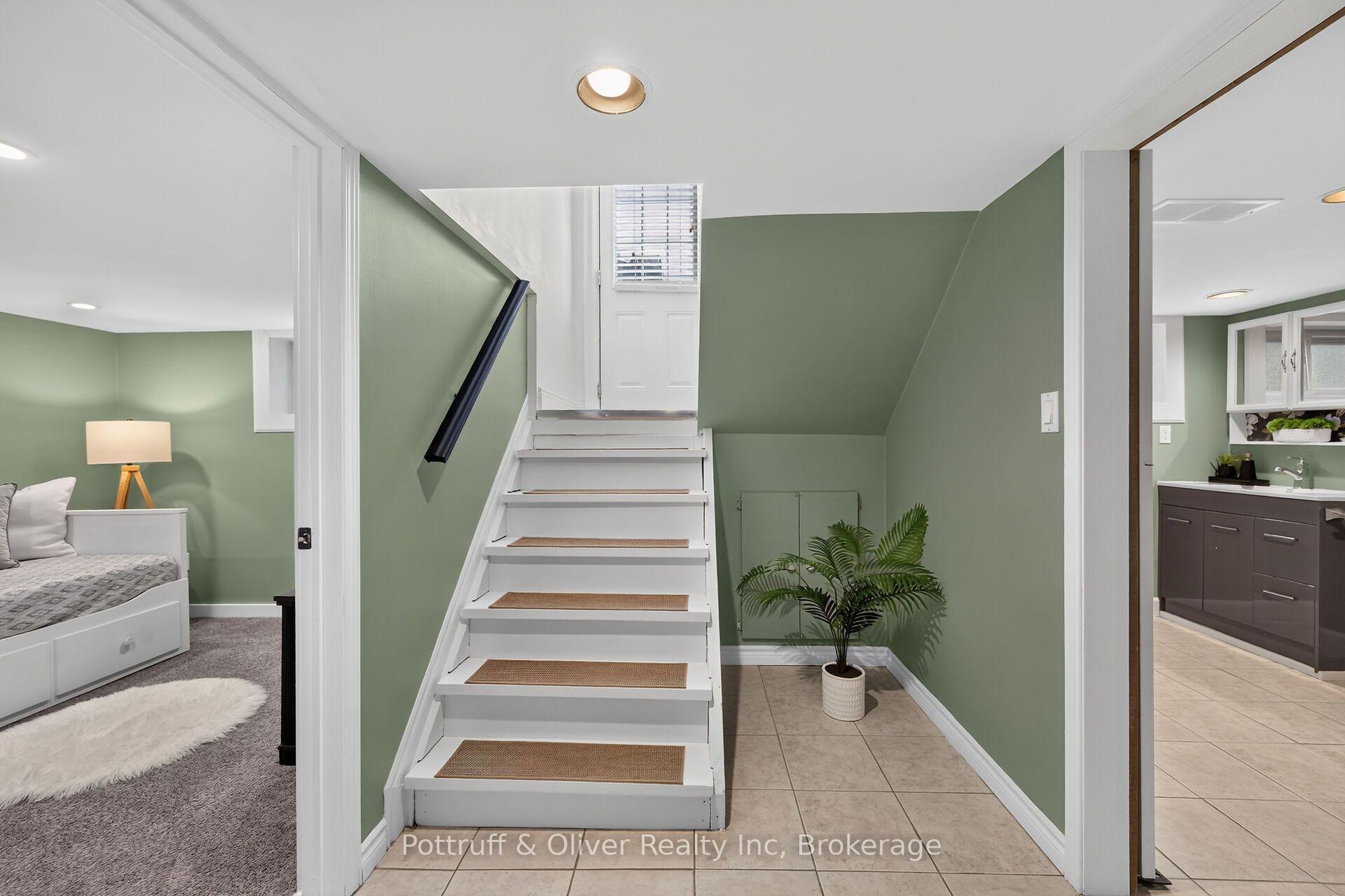 Photo 32 of 25 Woodbridge Road, Hamilton, Bartonville — HOMEH