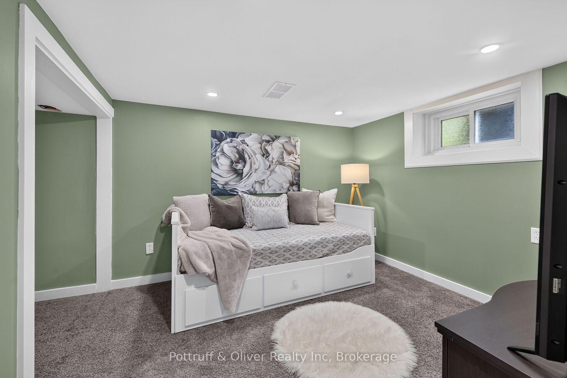 Photo 33 of 25 Woodbridge Road, Hamilton, Bartonville — HOMEH