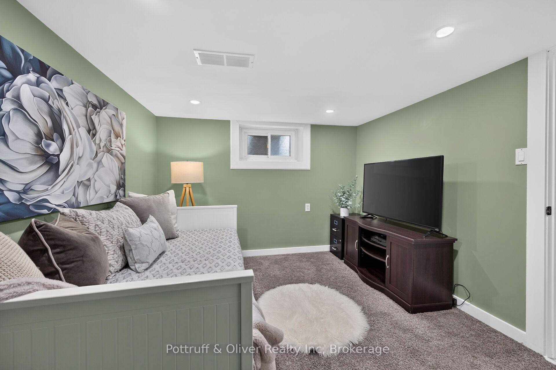 Photo 34 of 25 Woodbridge Road, Hamilton, Bartonville — HOMEH