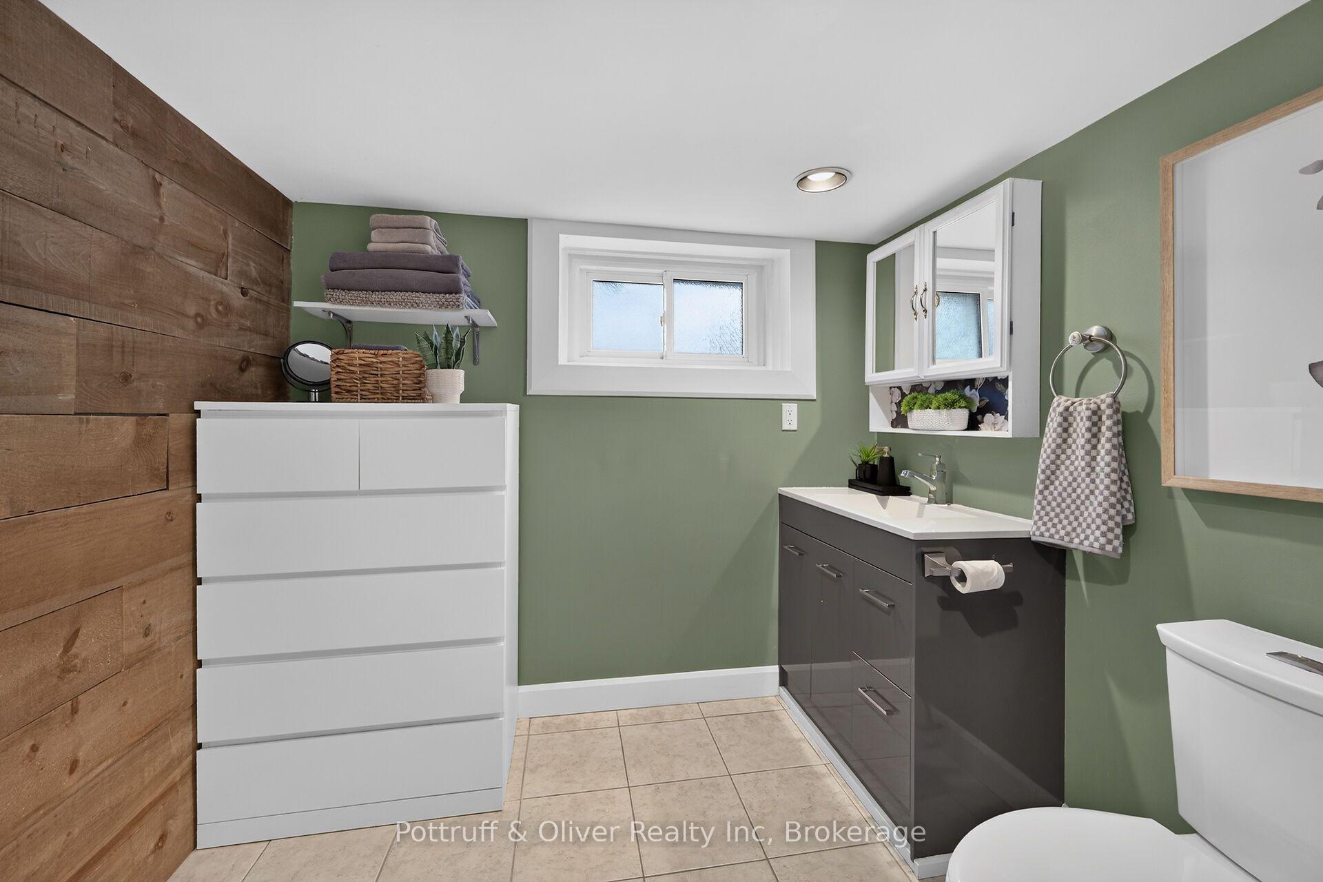 Photo 37 of 25 Woodbridge Road, Hamilton, Bartonville — HOMEH