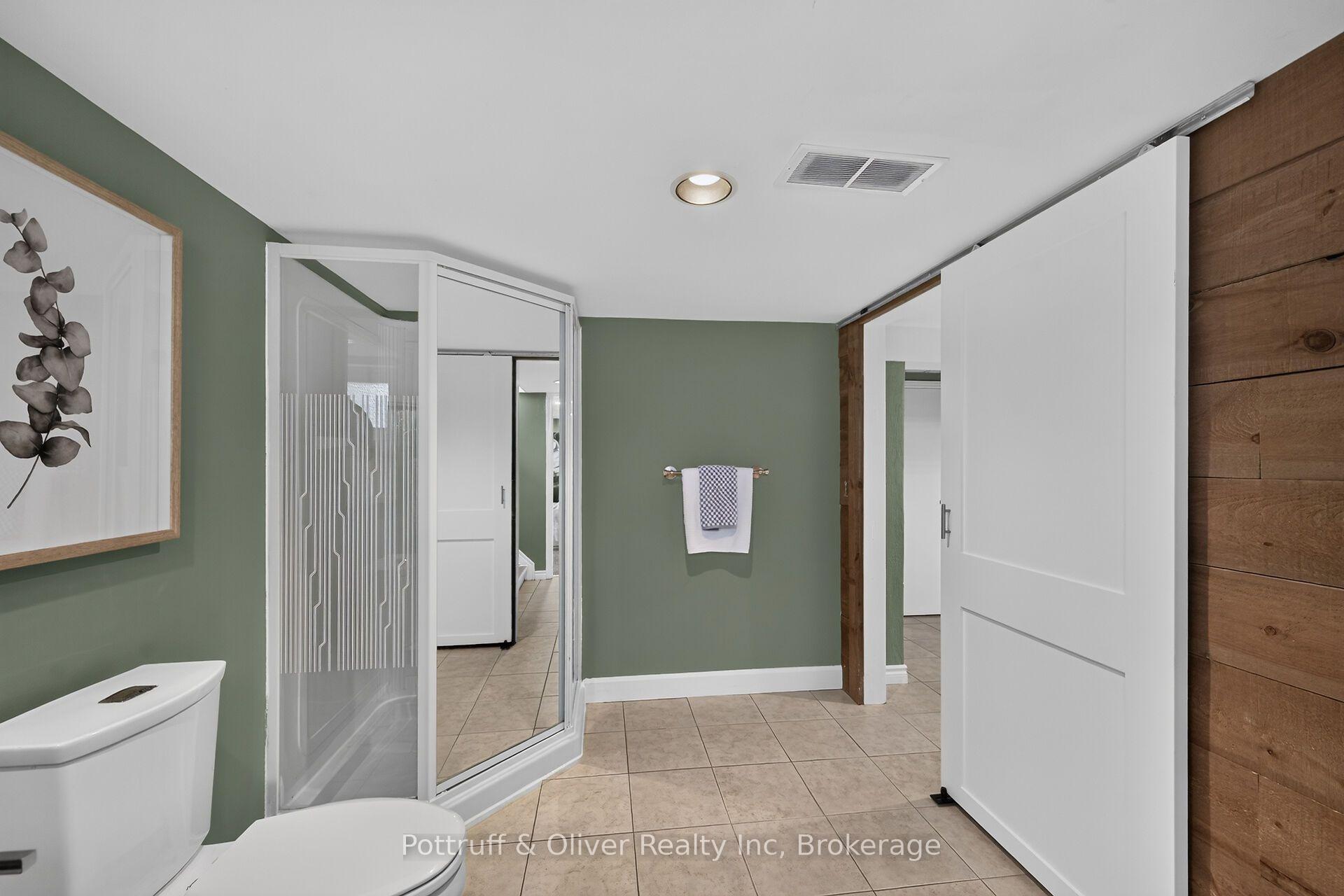 Photo 38 of 25 Woodbridge Road, Hamilton, Bartonville — HOMEH