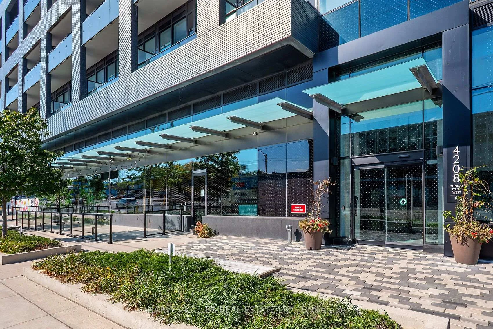 Photo 83 of Unit 412, 4208 Dundas Street W, Etobicoke, Edenbridge-Humber Valley — HOMEH