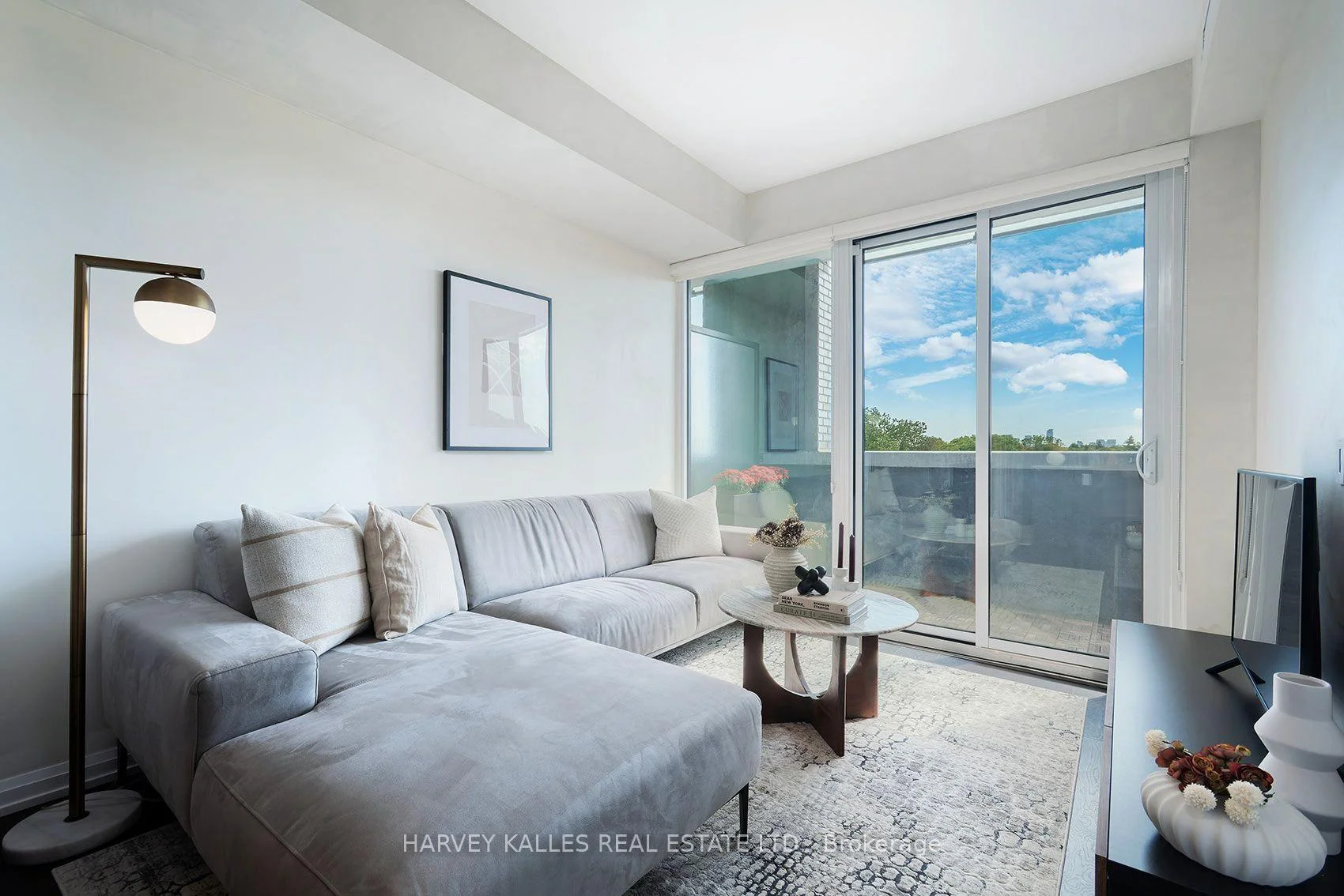 Photo 11 of Unit 412, 4208 Dundas Street W, Etobicoke, Edenbridge-Humber Valley — HOMEH