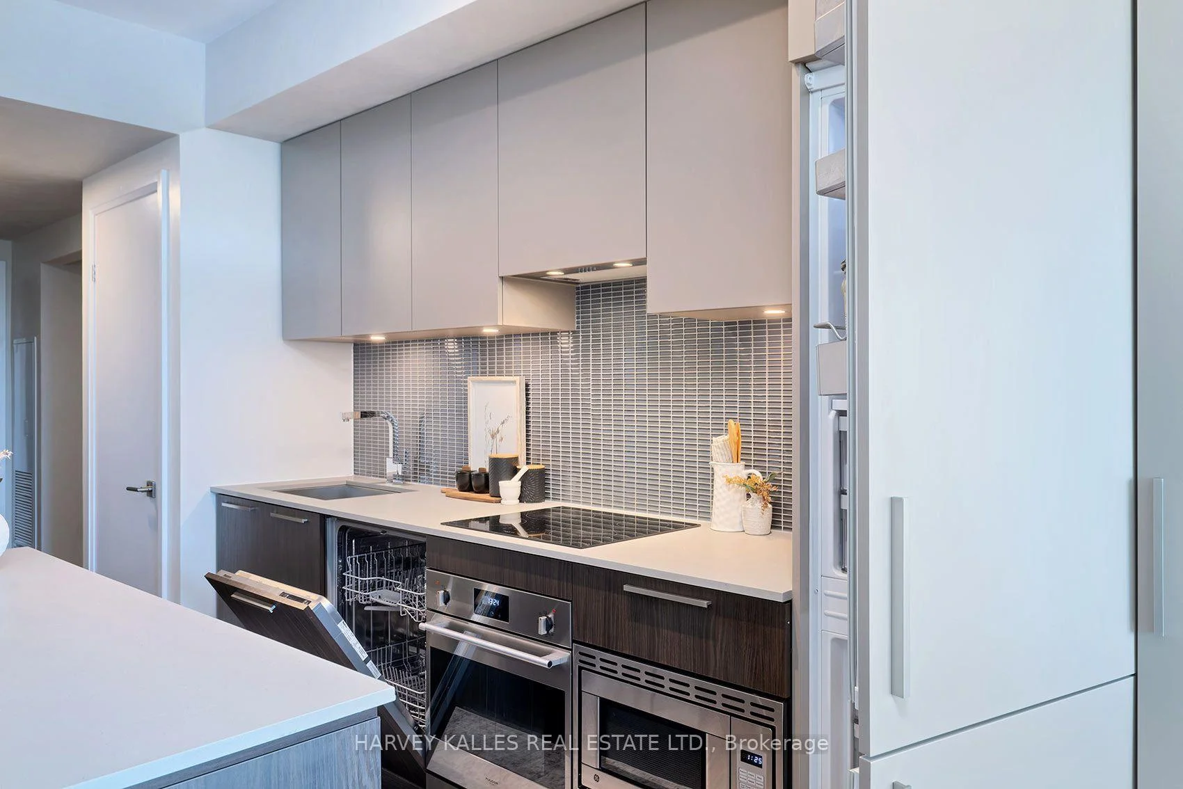 Photo 21 of Unit 412, 4208 Dundas Street W, Etobicoke, Edenbridge-Humber Valley — HOMEH