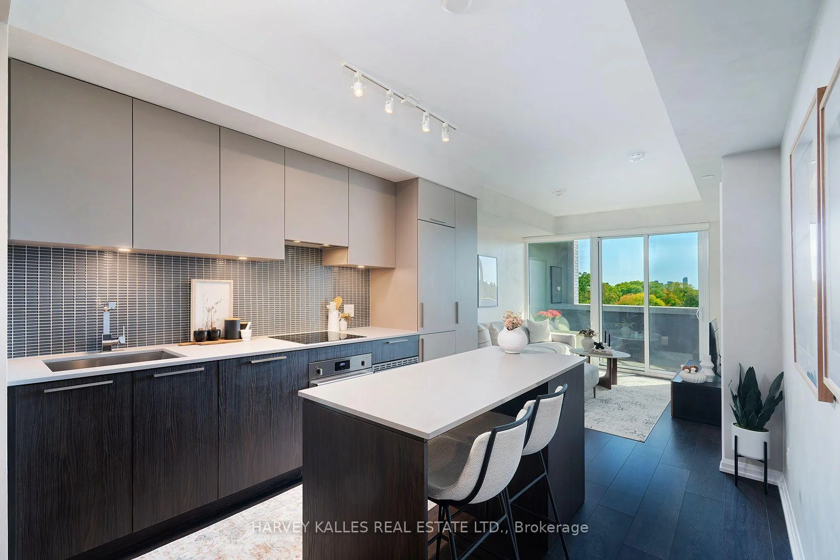 Photo of Unit 412, 4208 Dundas Street W