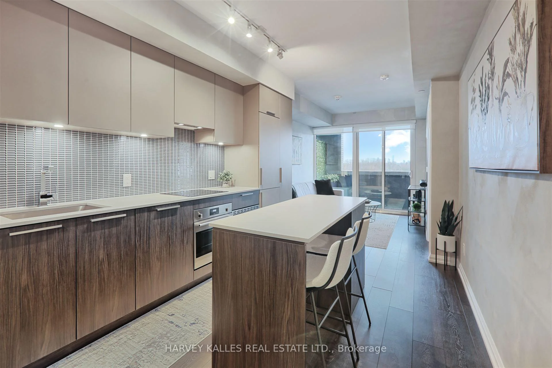 Photo 5 of Unit 412, 4208 Dundas Street W, Etobicoke, Edenbridge-Humber Valley — HOMEH