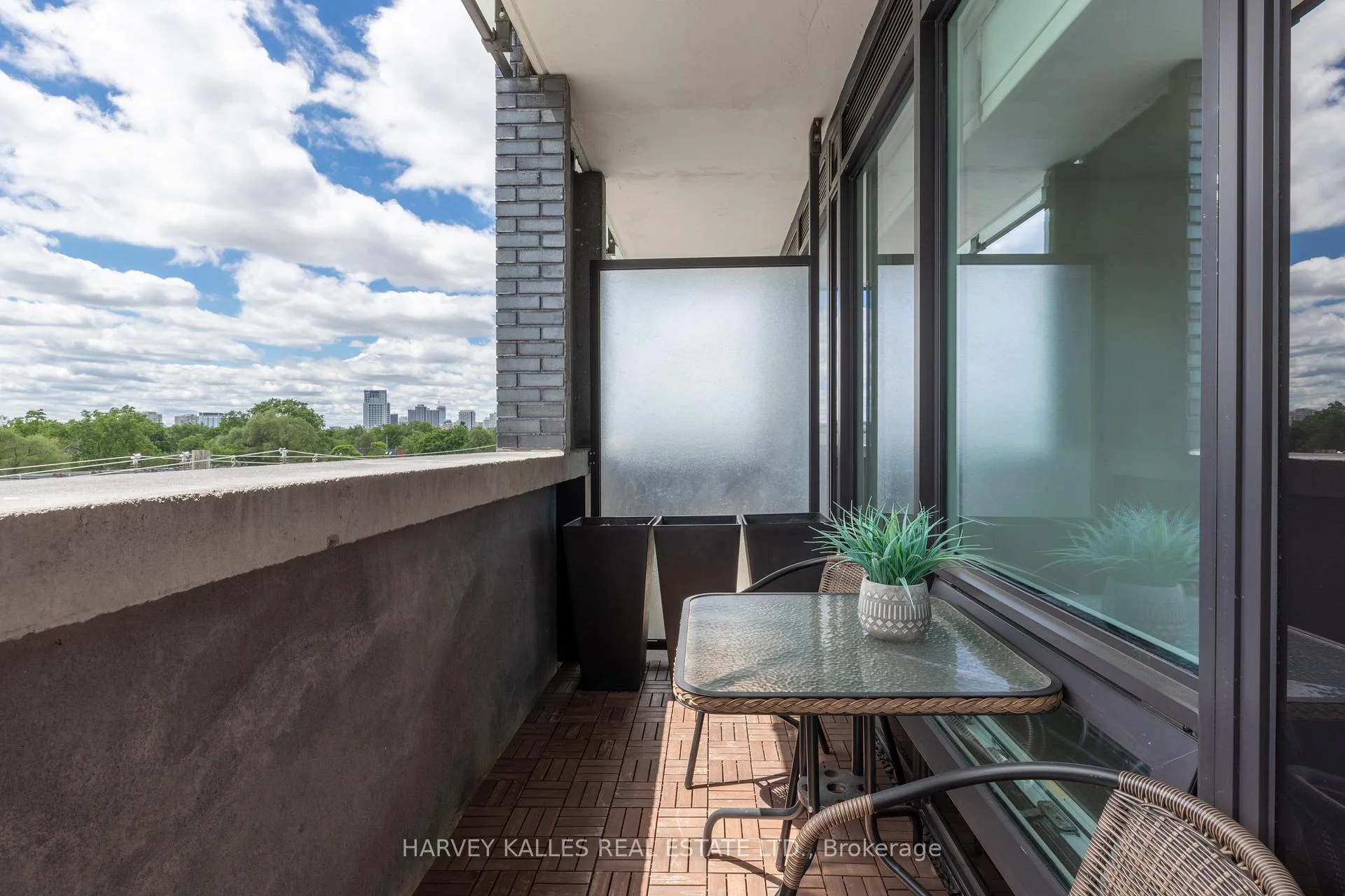 Photo 32 of Unit 412, 4208 Dundas Street W, Etobicoke, Edenbridge-Humber Valley — HOMEH