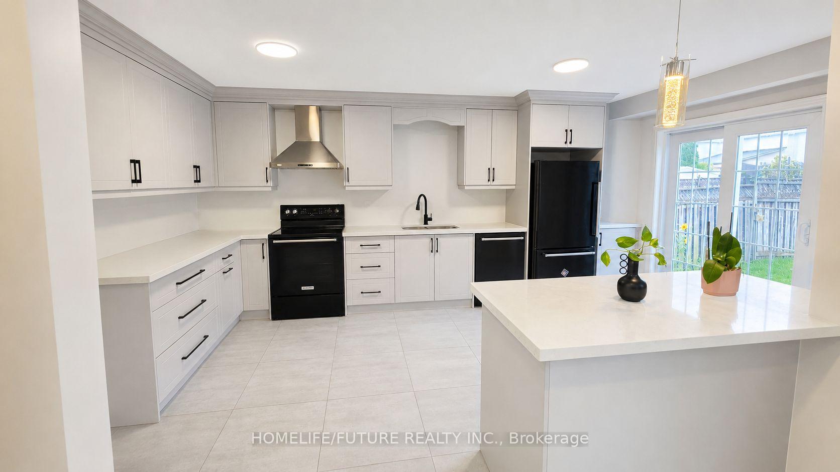 Photo 5 of 98 Guildwood Drive, Clarington, Bowmanville — HOMEH